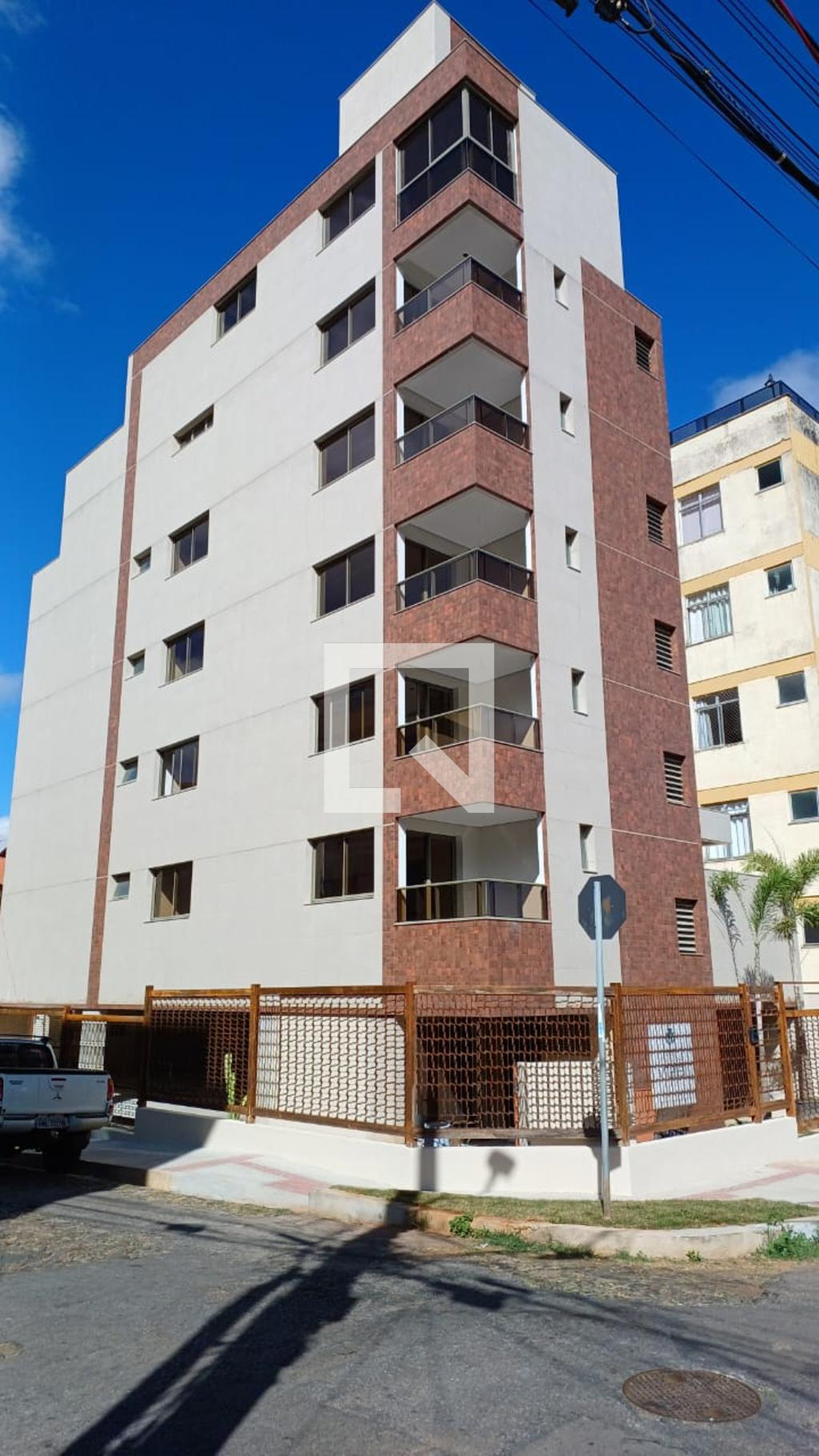 Fachada do Prédio Condomínio em Avenida Souza Guimarães, 5