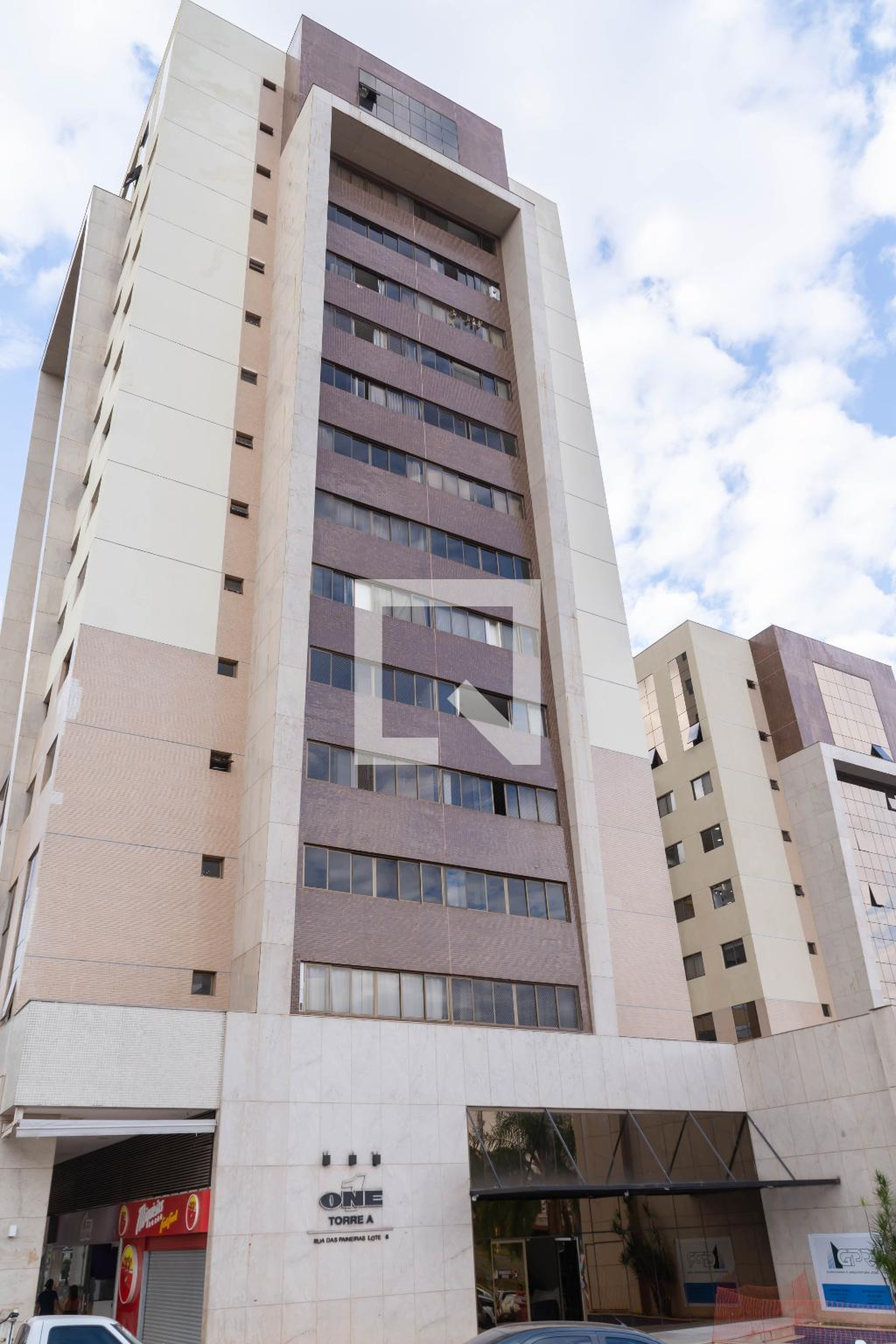 Fachada Condomínio One Mall Business Residence