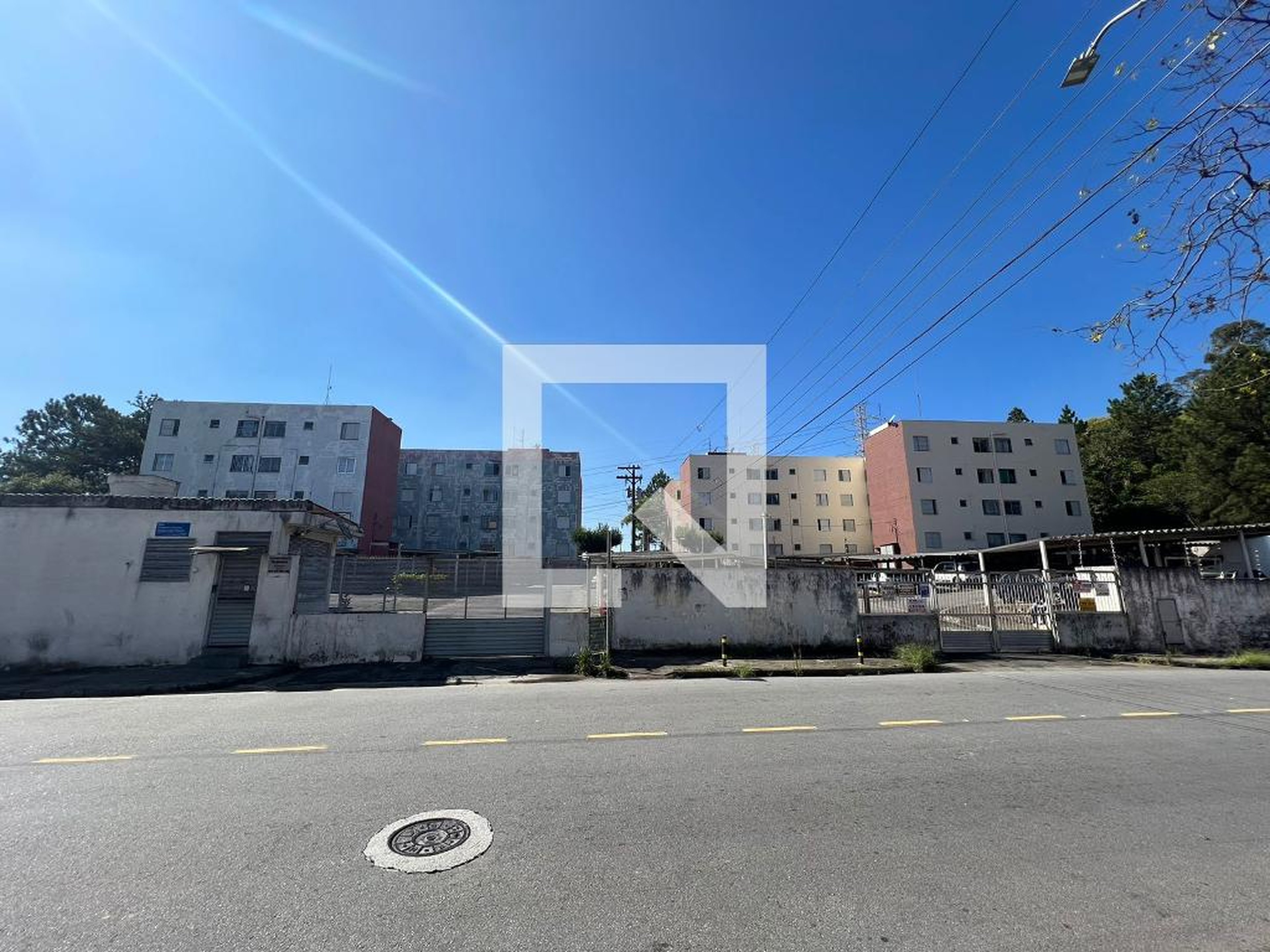 Fachada Condomínio em Rua Alexandre Ribeiro, 21