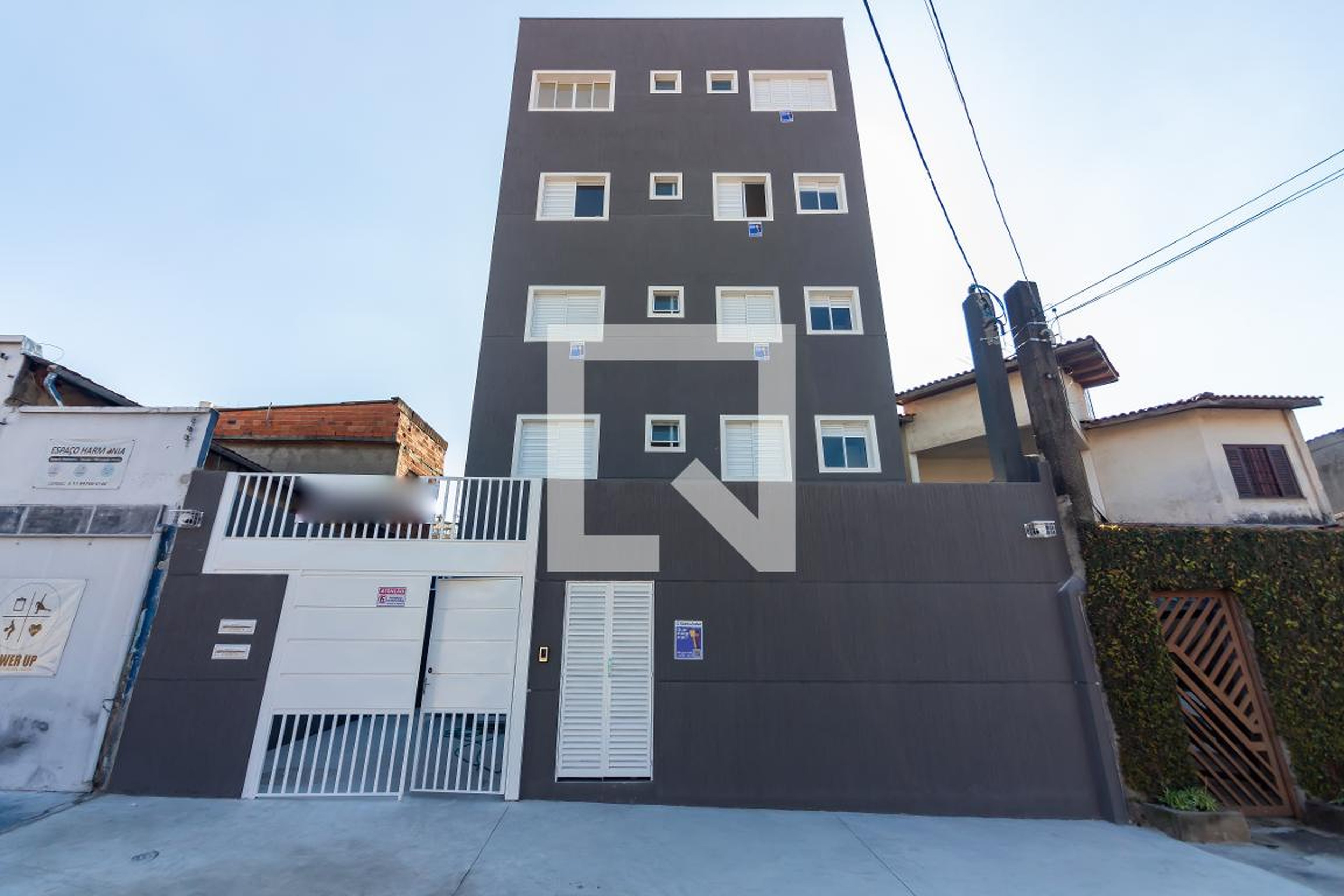 Fachada Condomínio em Rua Agop Guzelian, 273