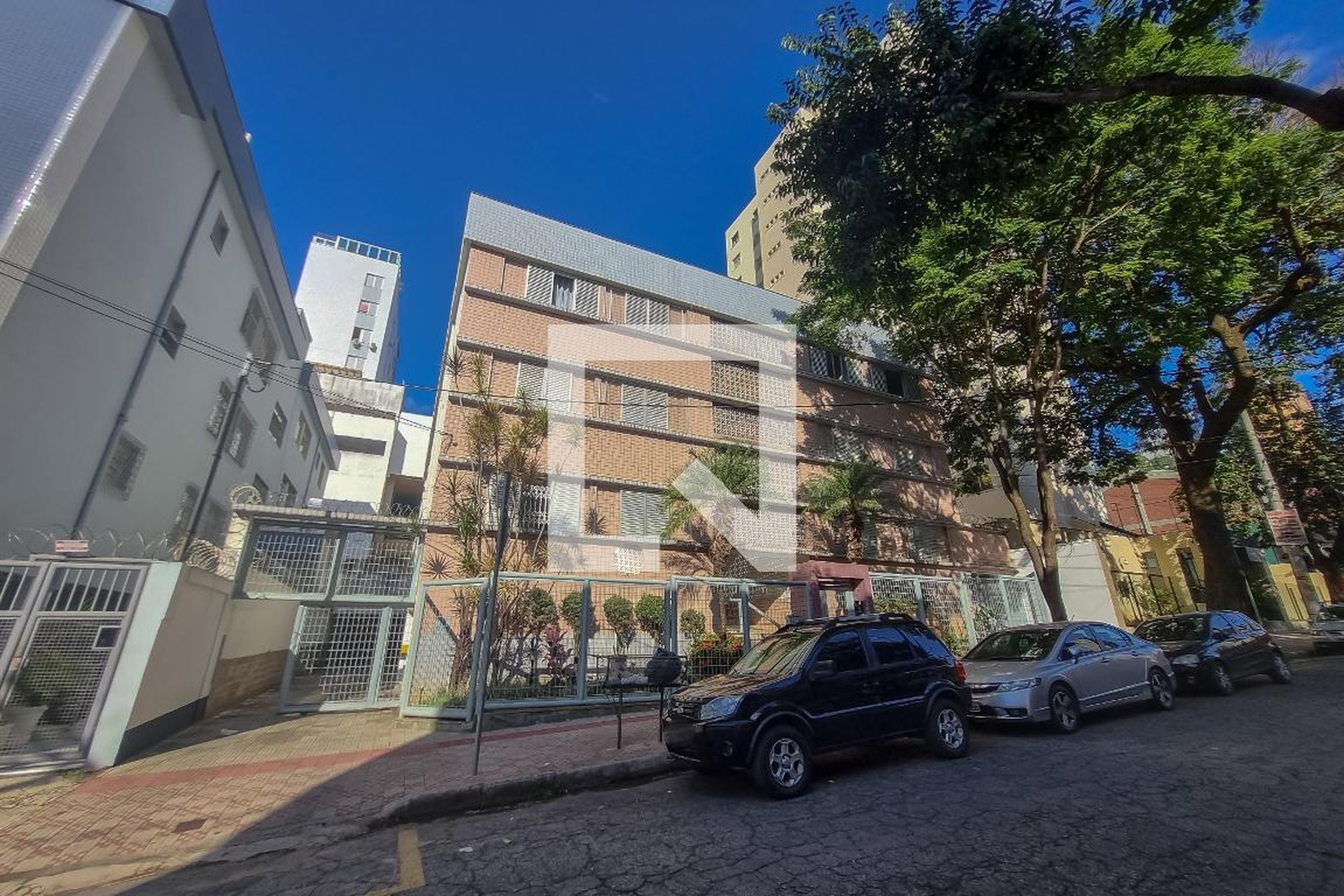 Fachada Condomínio em Rua Benvinda de Carvalho, 277