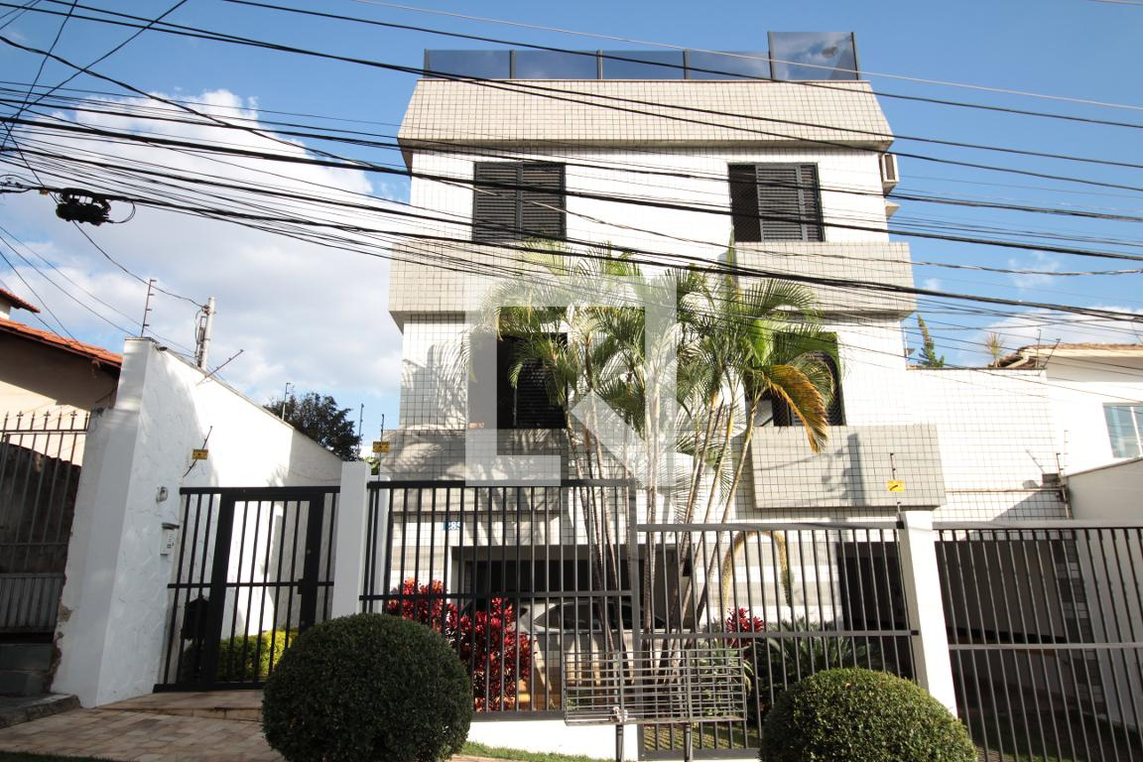 Fachada Condomínio em Rua Pérsio Babo de Resende, 285