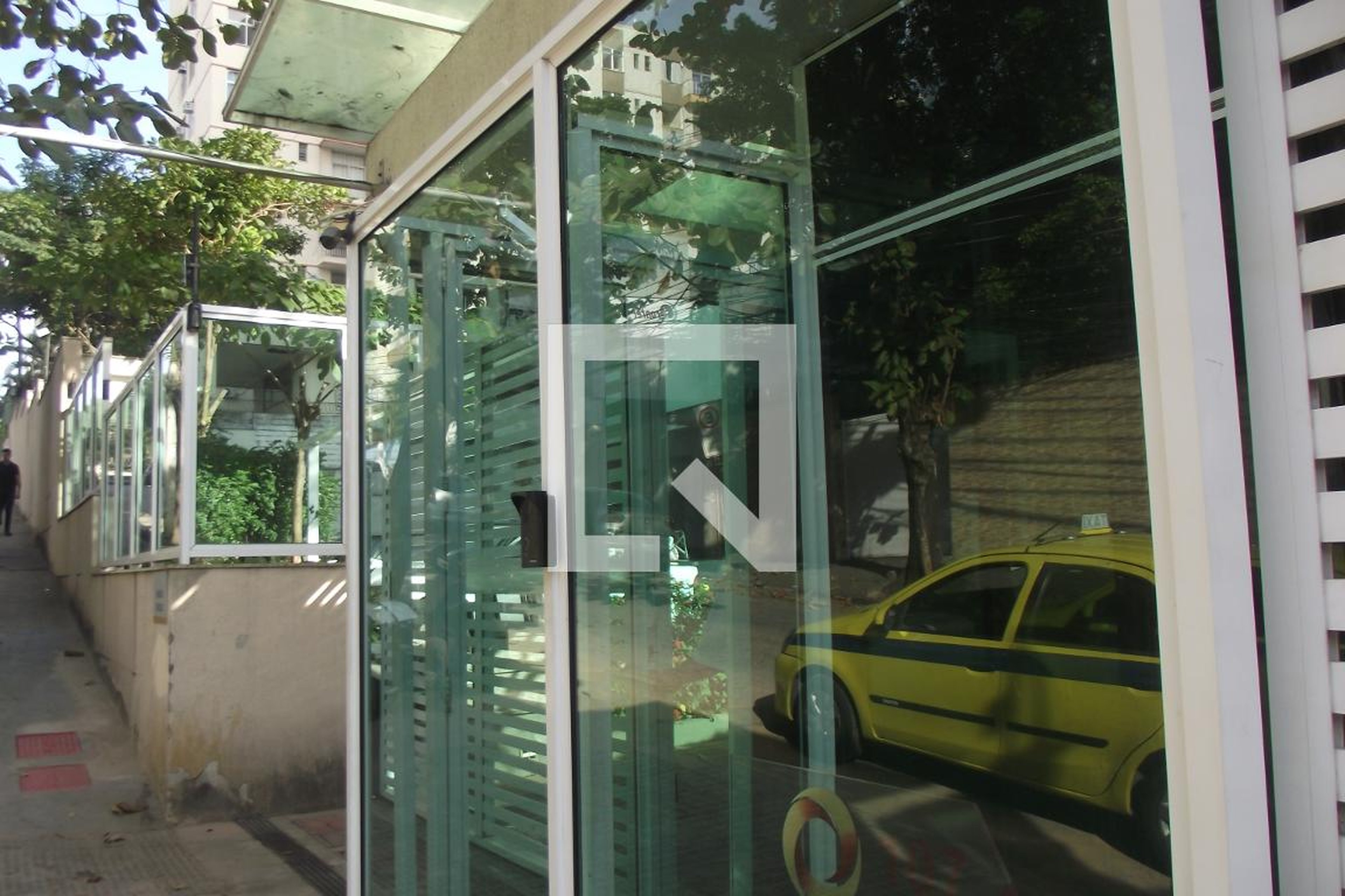 Entrada - Golden Residence