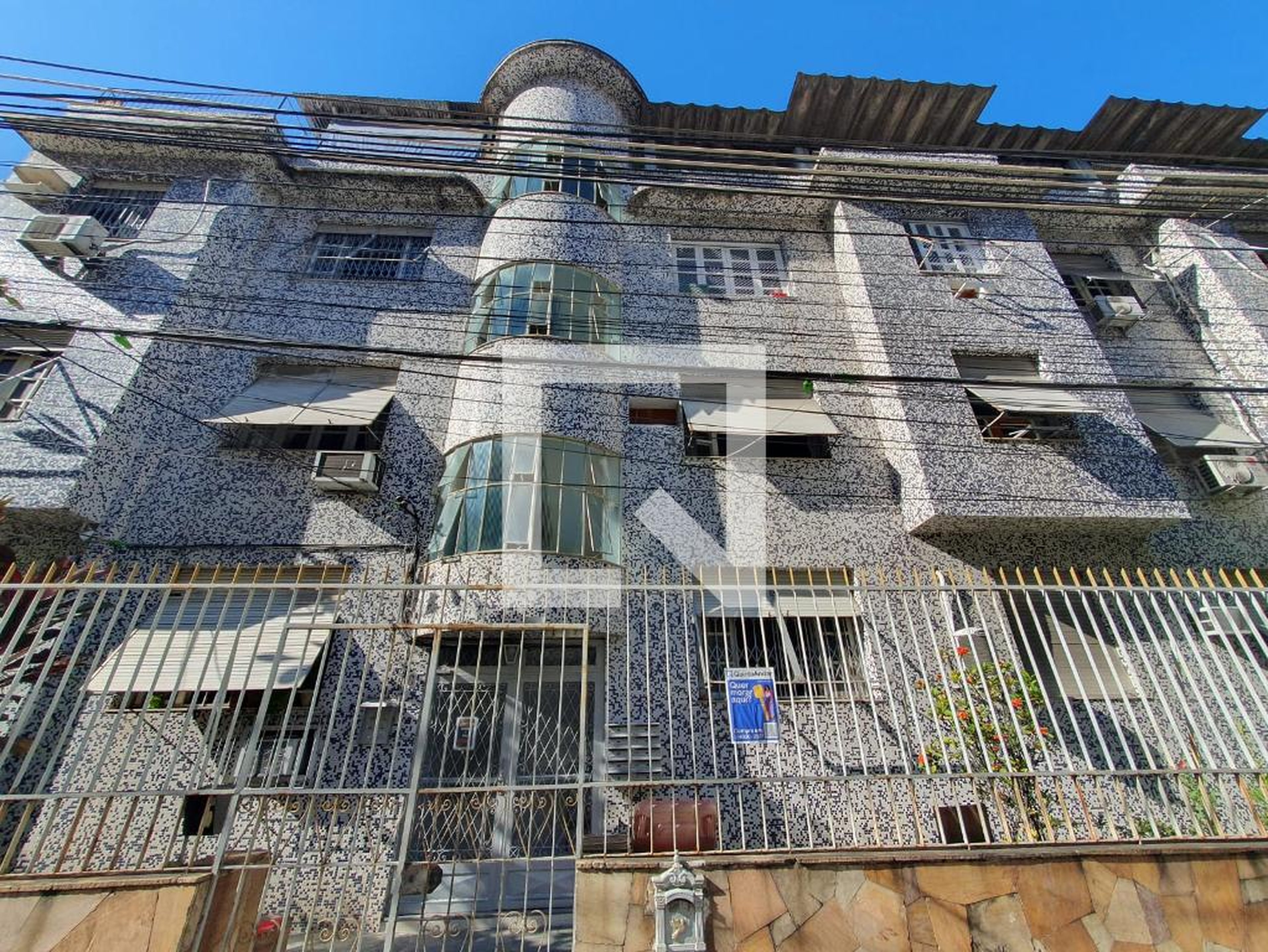 Fachada Condomínio em Rua Manuel Leitão, 8