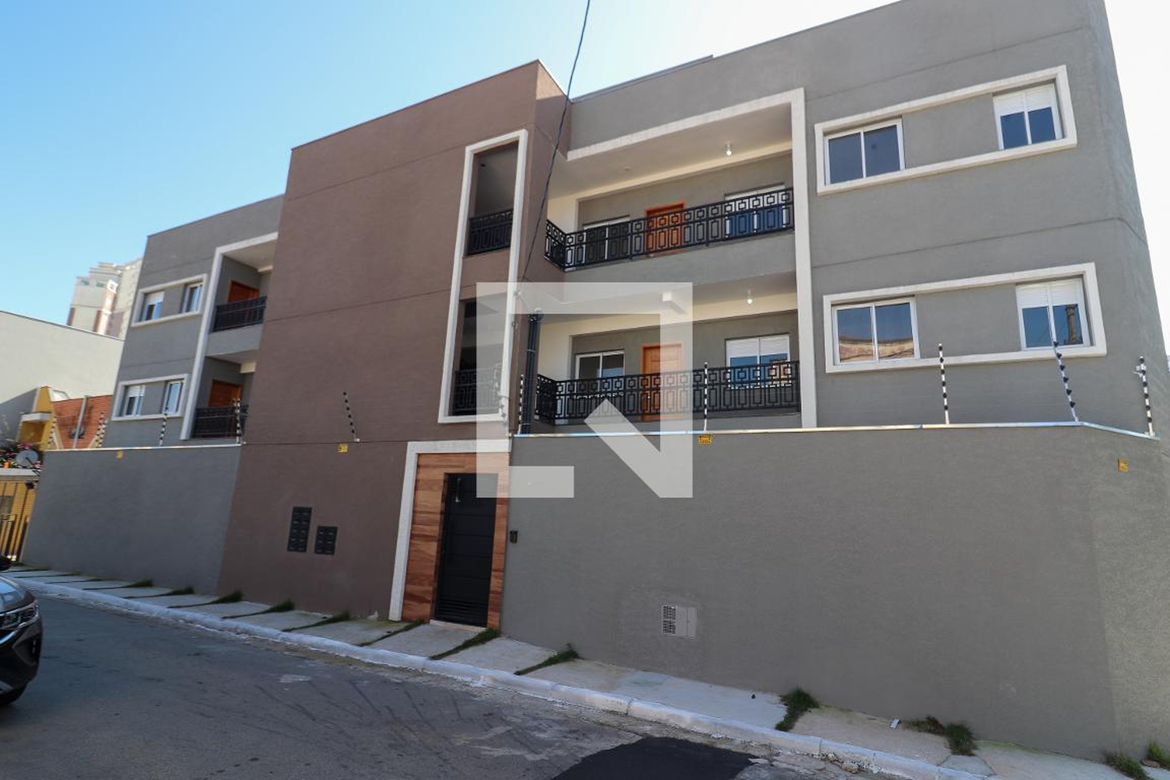 Fachada Condomínio em Rua Coronel Mendonça, 481