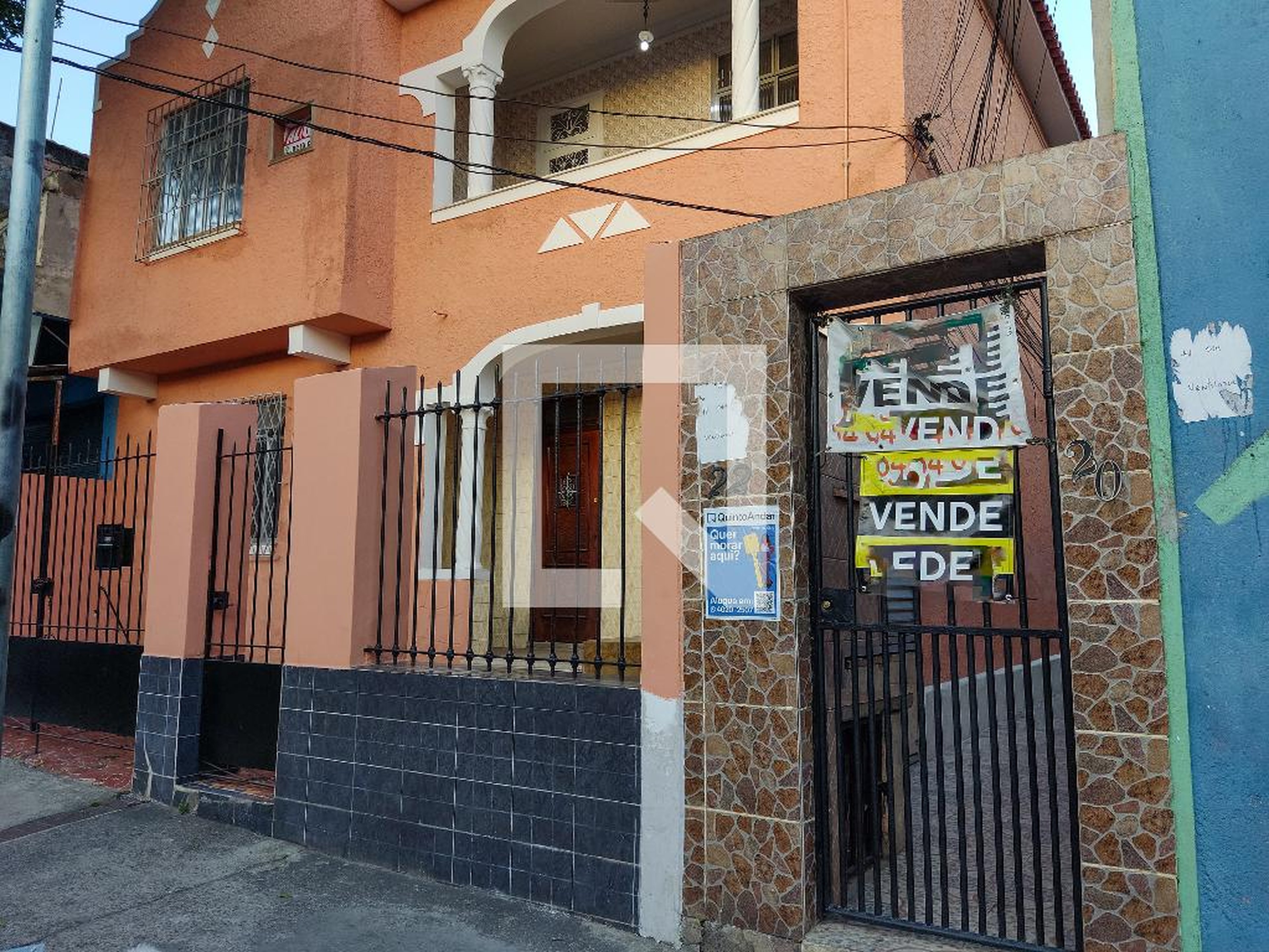 Entrada Condomínio em Rua Silva Gomes, 22