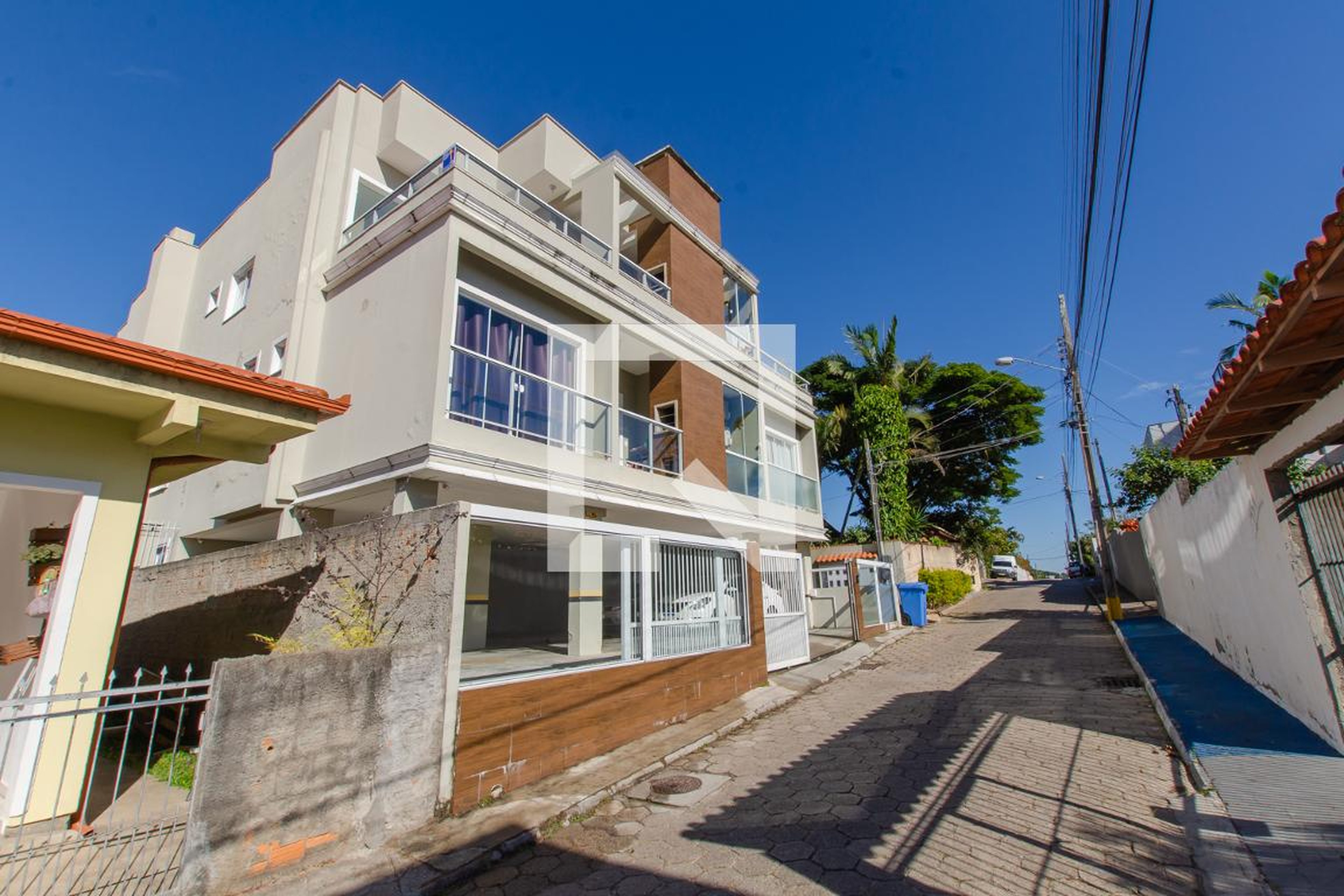 Fachada Condomínio em Rua Izabel Vieira Pacifico, 450