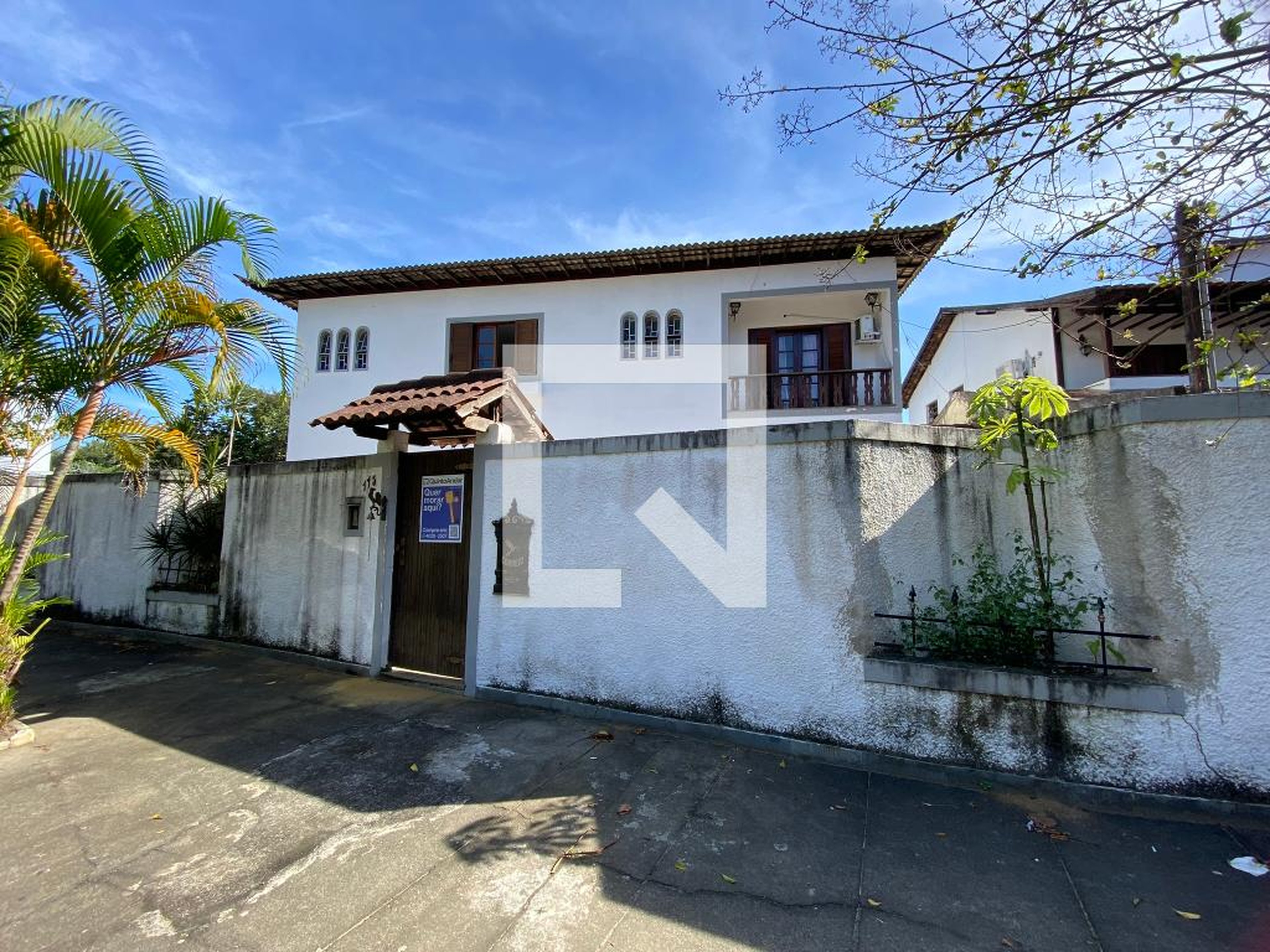 Fachada Condomínio em Rua Anverino Floresta de Miranda, 175