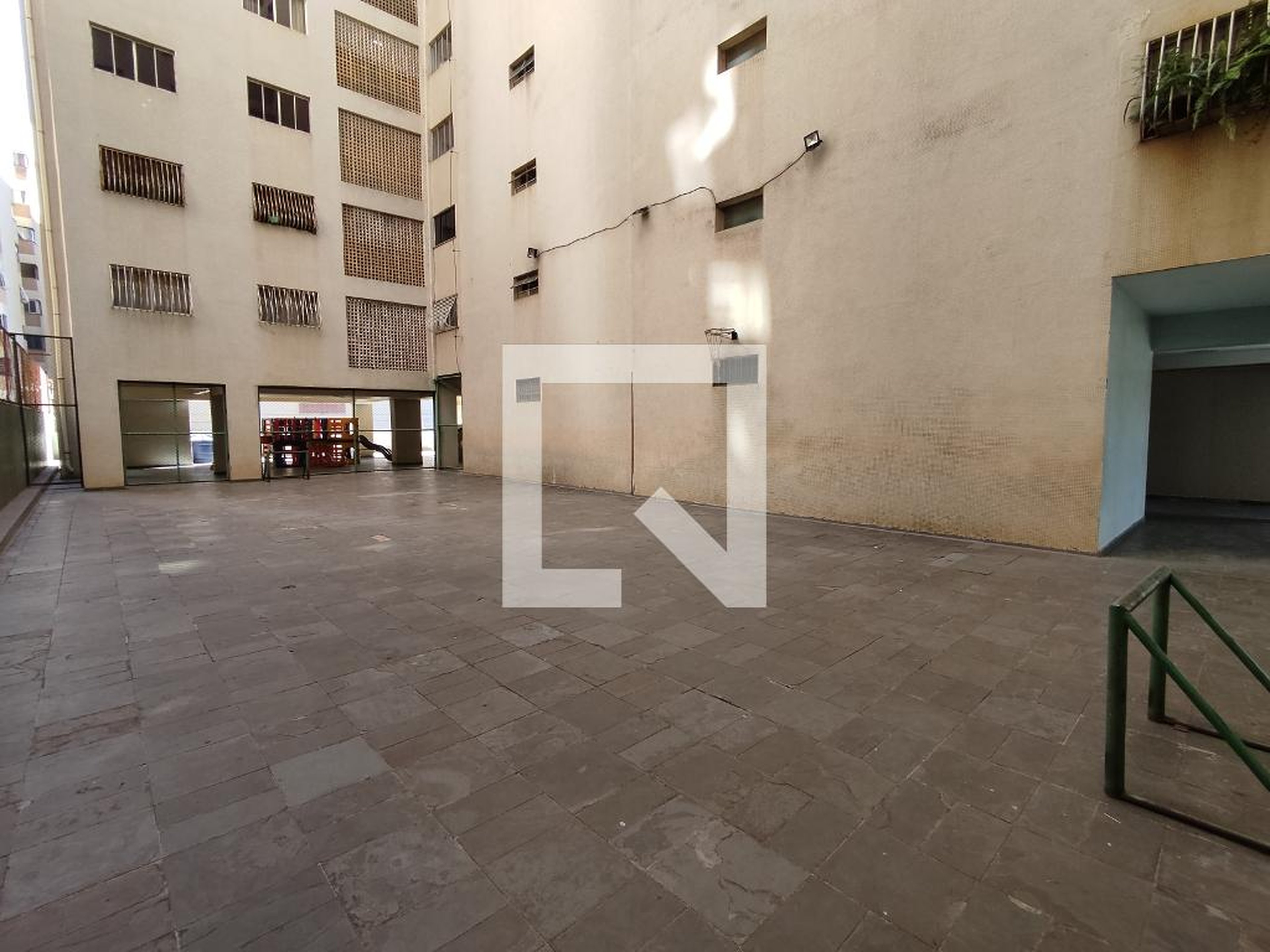 Quadra - Edifício Carmenes