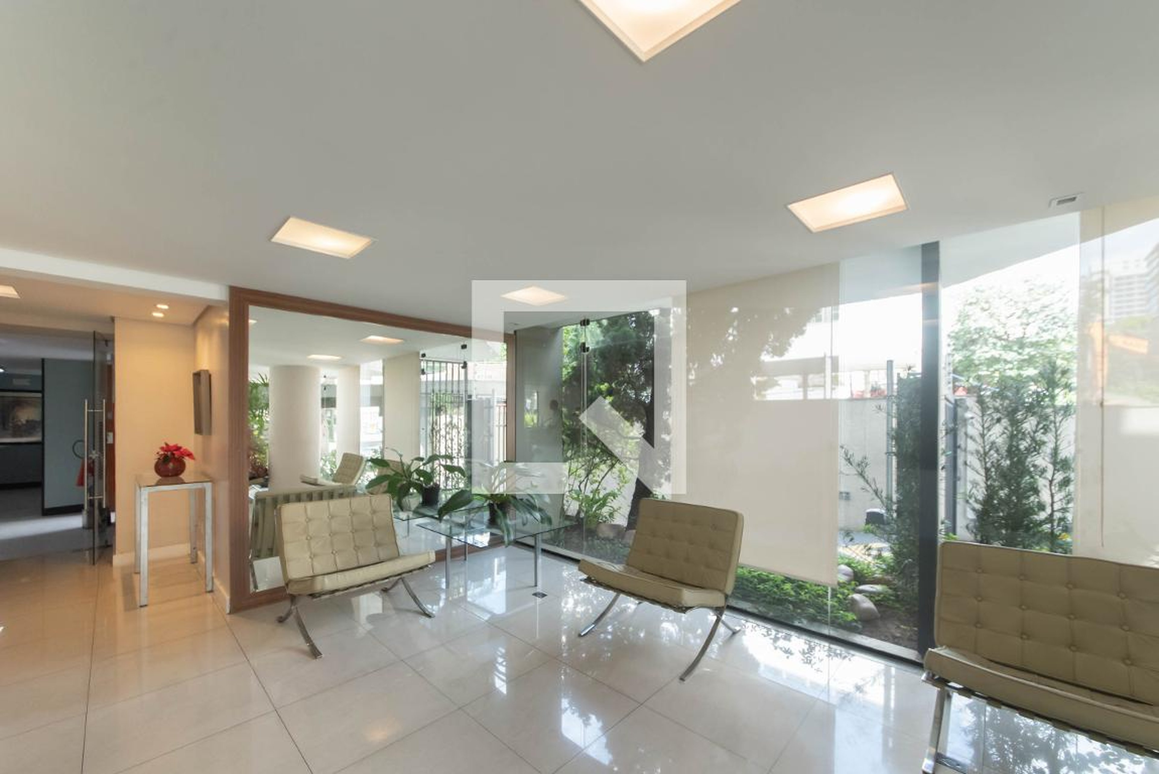 Hall Social - ED  Baden Baden Flat Service