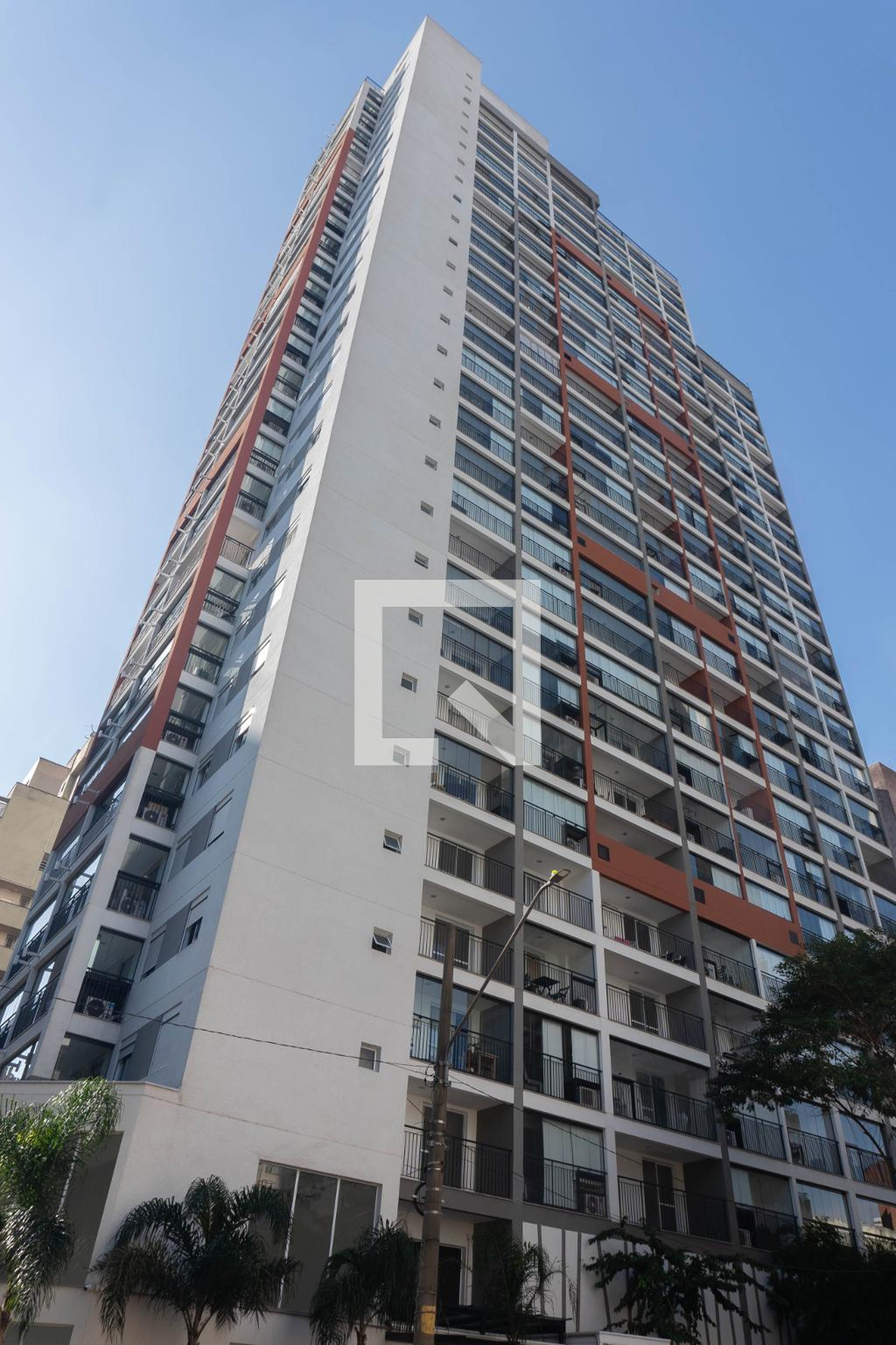 Fachada Condomínio em Rua Caio Prado, 117