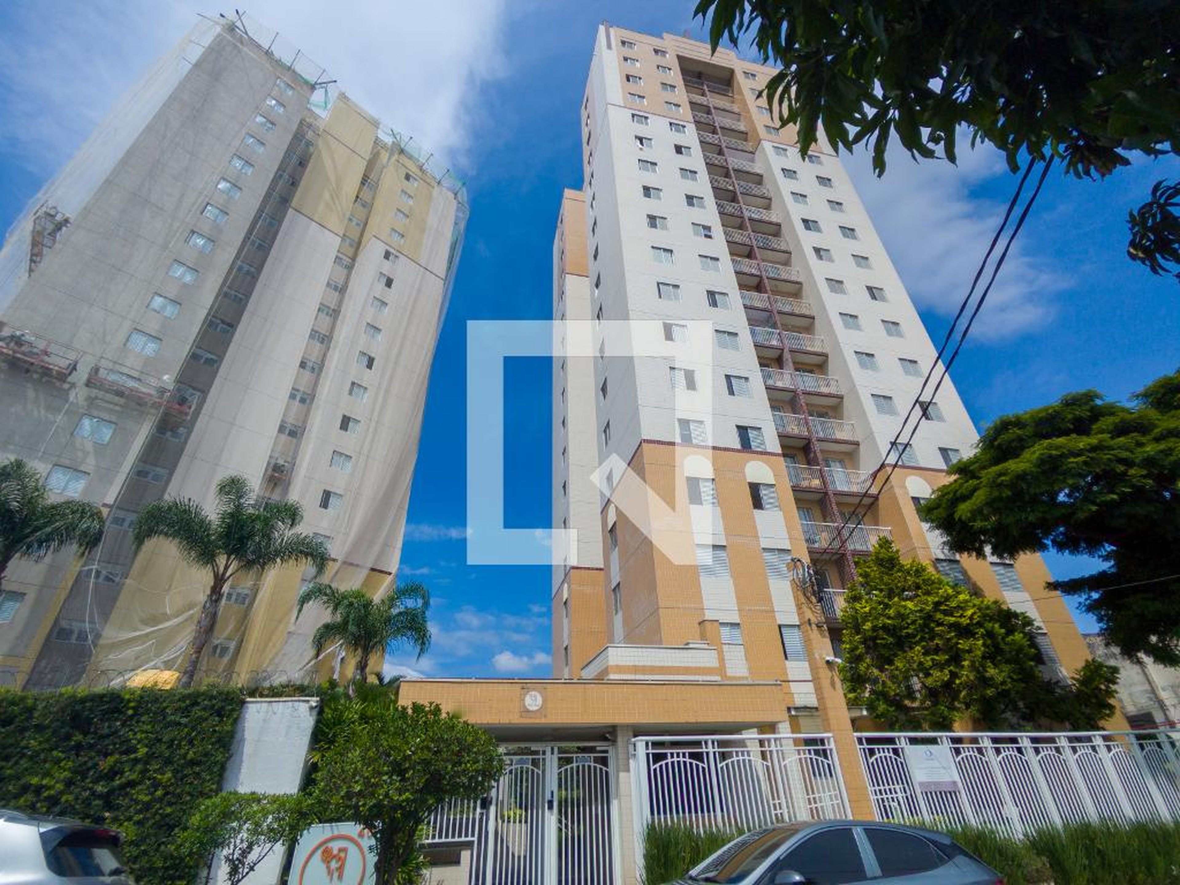 Fachada do Condomínio Condomínio Side Park