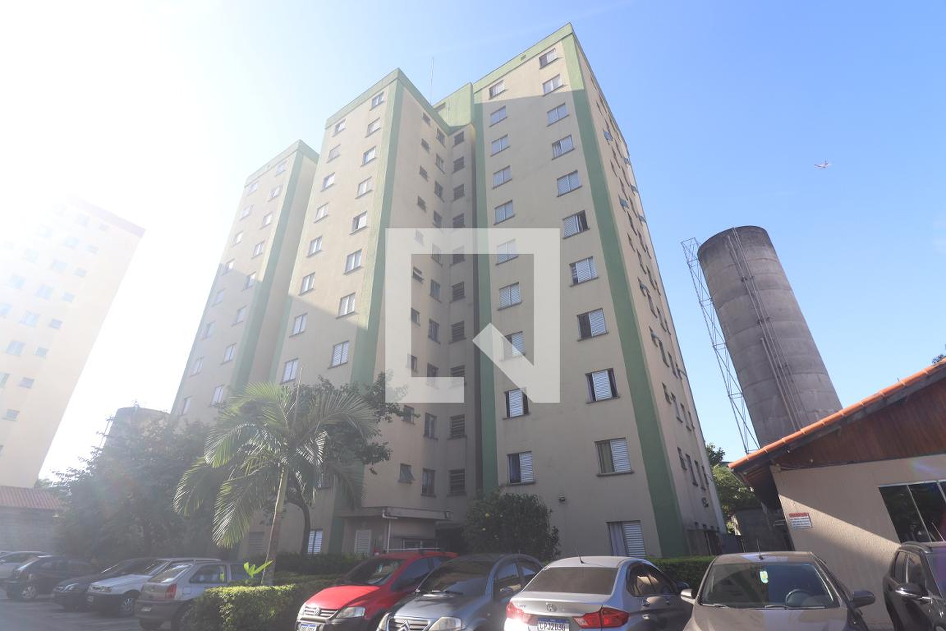 Fachada do prédio Condomínio em Rua Jornalista Octávio Ribeiro - Pena Branca, 26