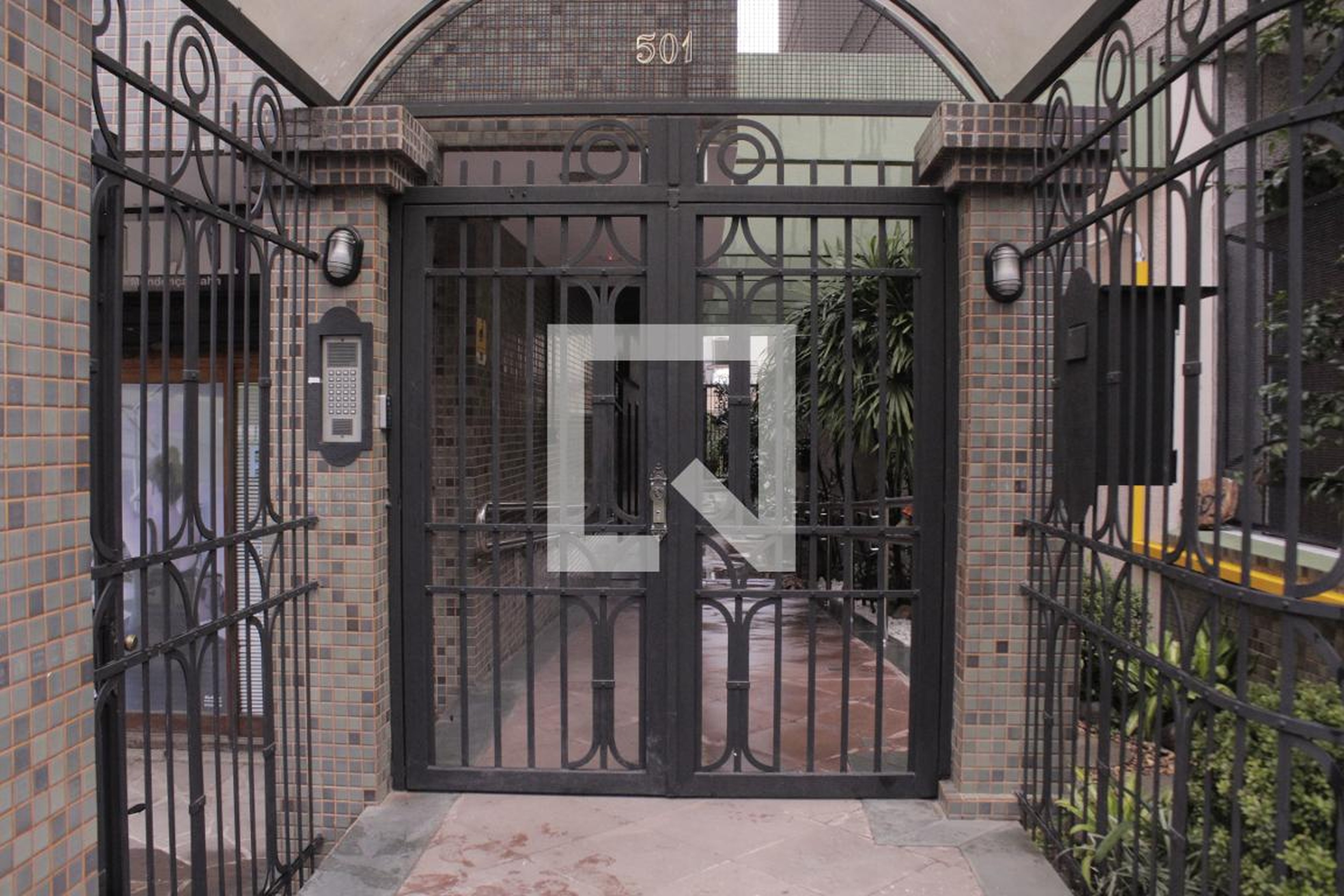 Fachada do Prédio Condomínio em Rua Coronel Fernando Machado, 501