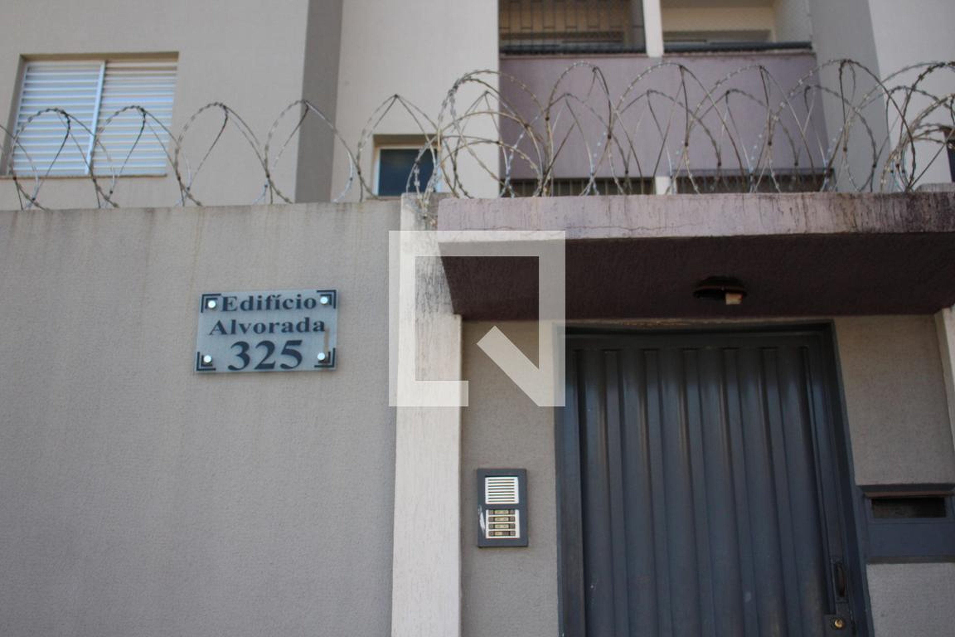 Fachada Condomínio em Rua Mario Pinto Sobrinho, 325