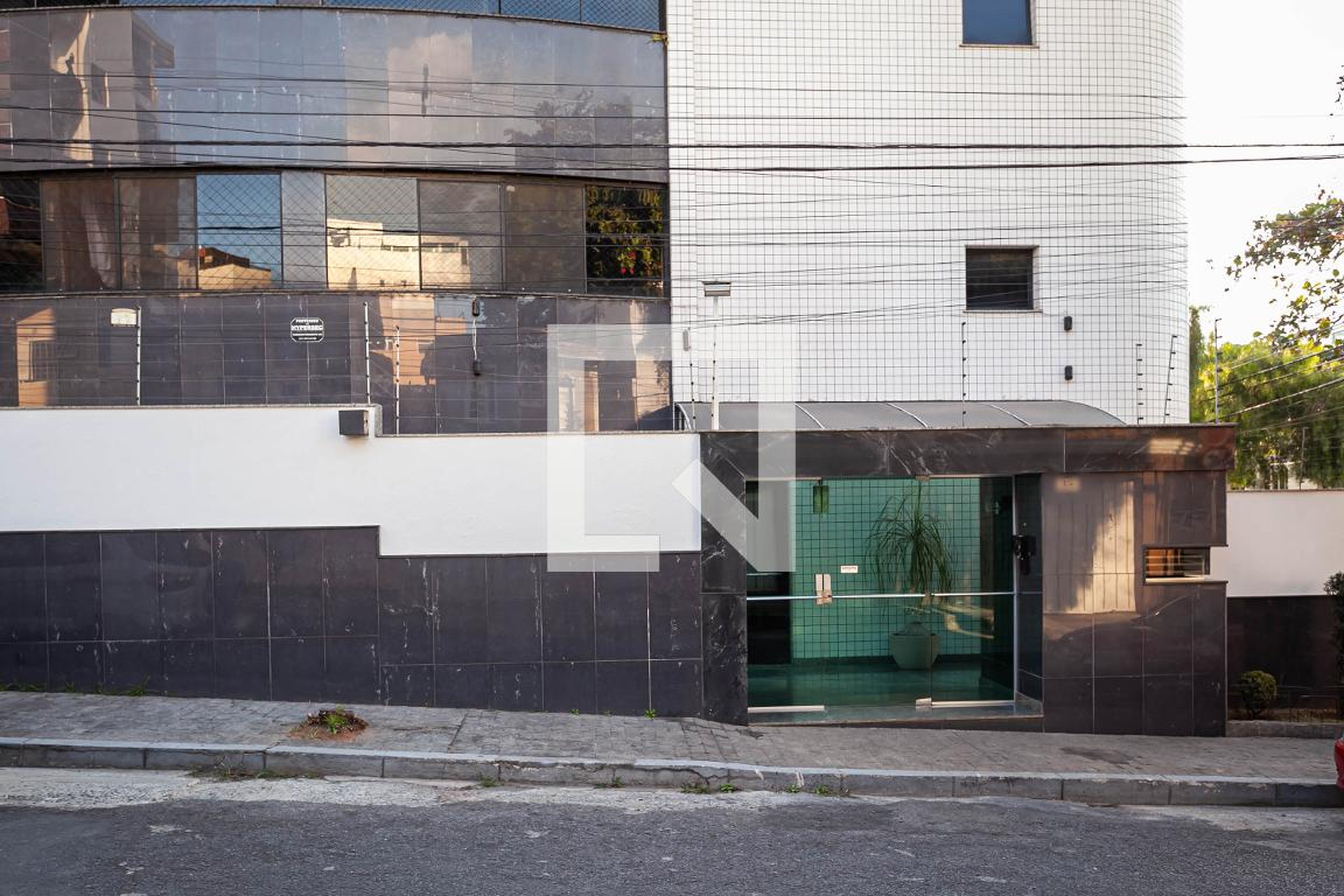Fachada Condomínio em Rua Cana Verde, 35