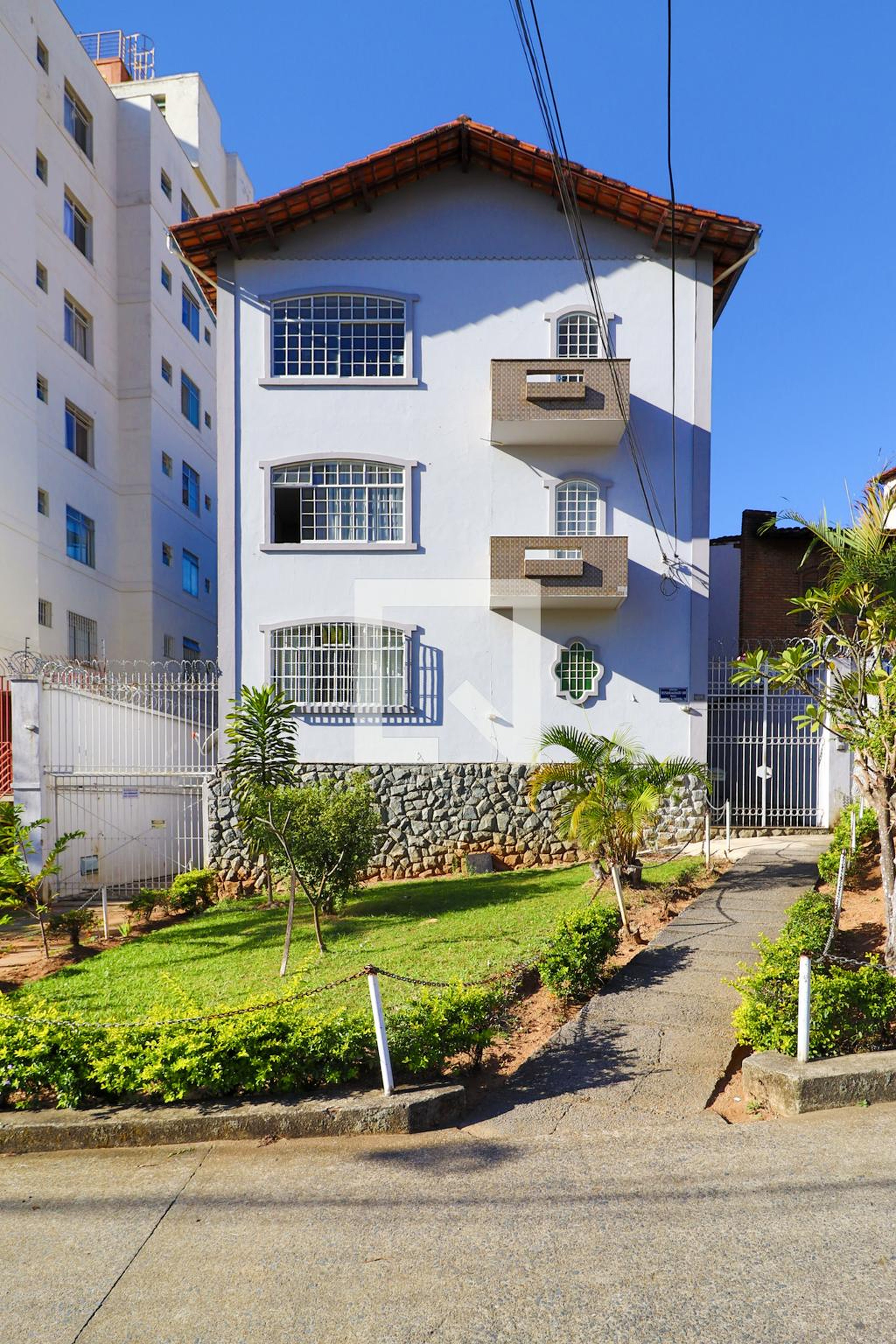 Fachada Condomínio Nair Alvarenga