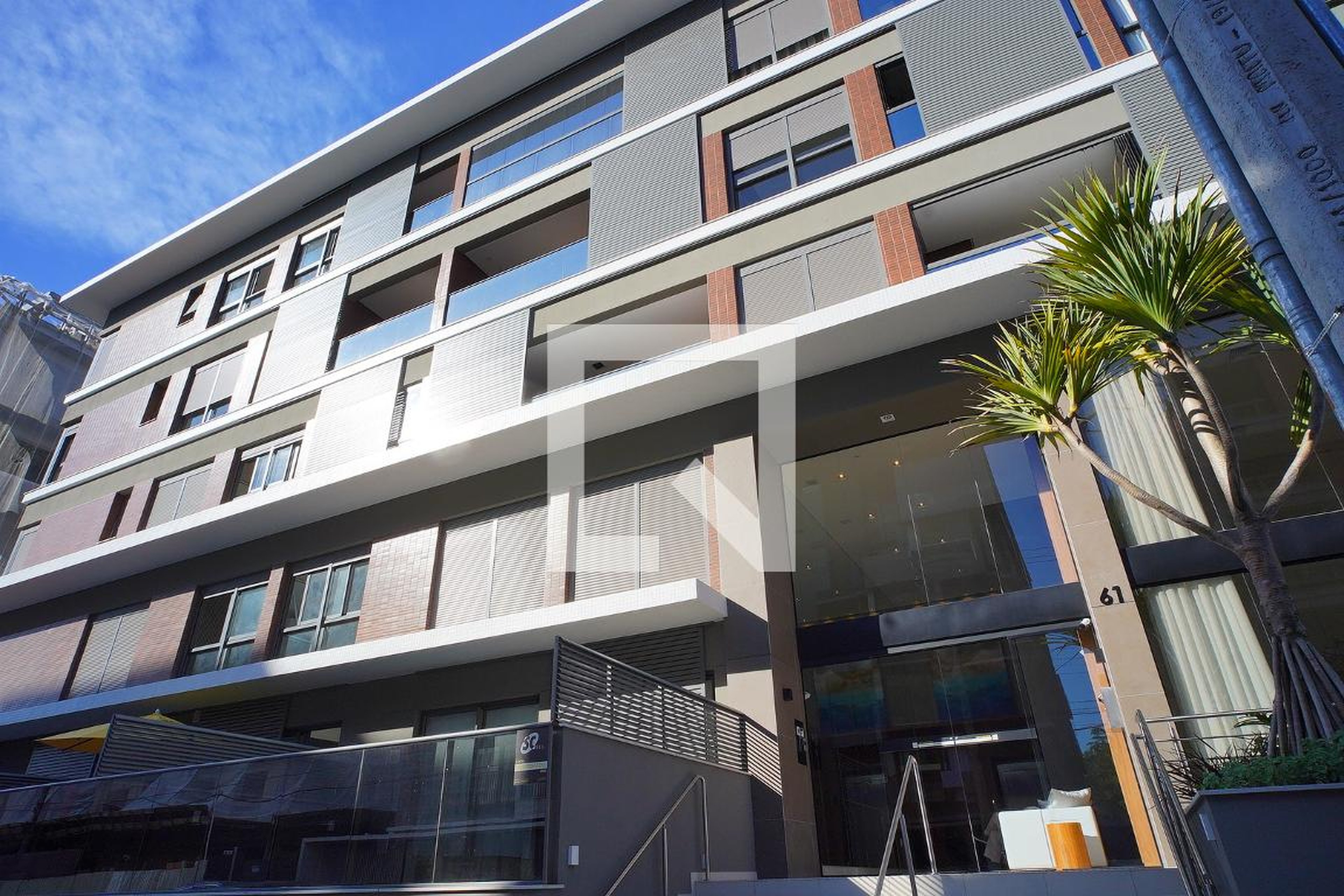 Fachada do Prédio Condomínio em Rua dos Polvos, 61