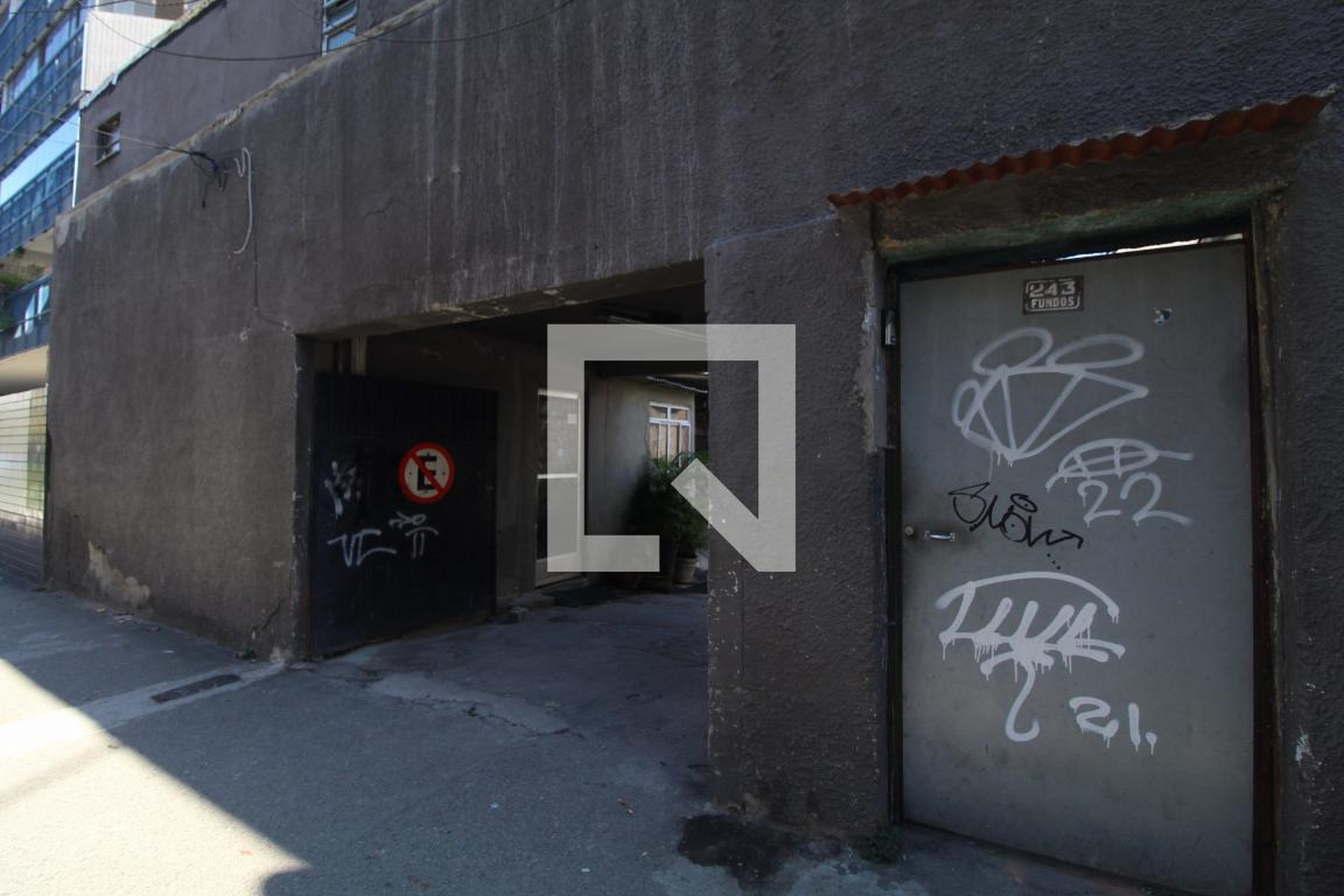 Fachada Condomínio em Rua Tirol, 243