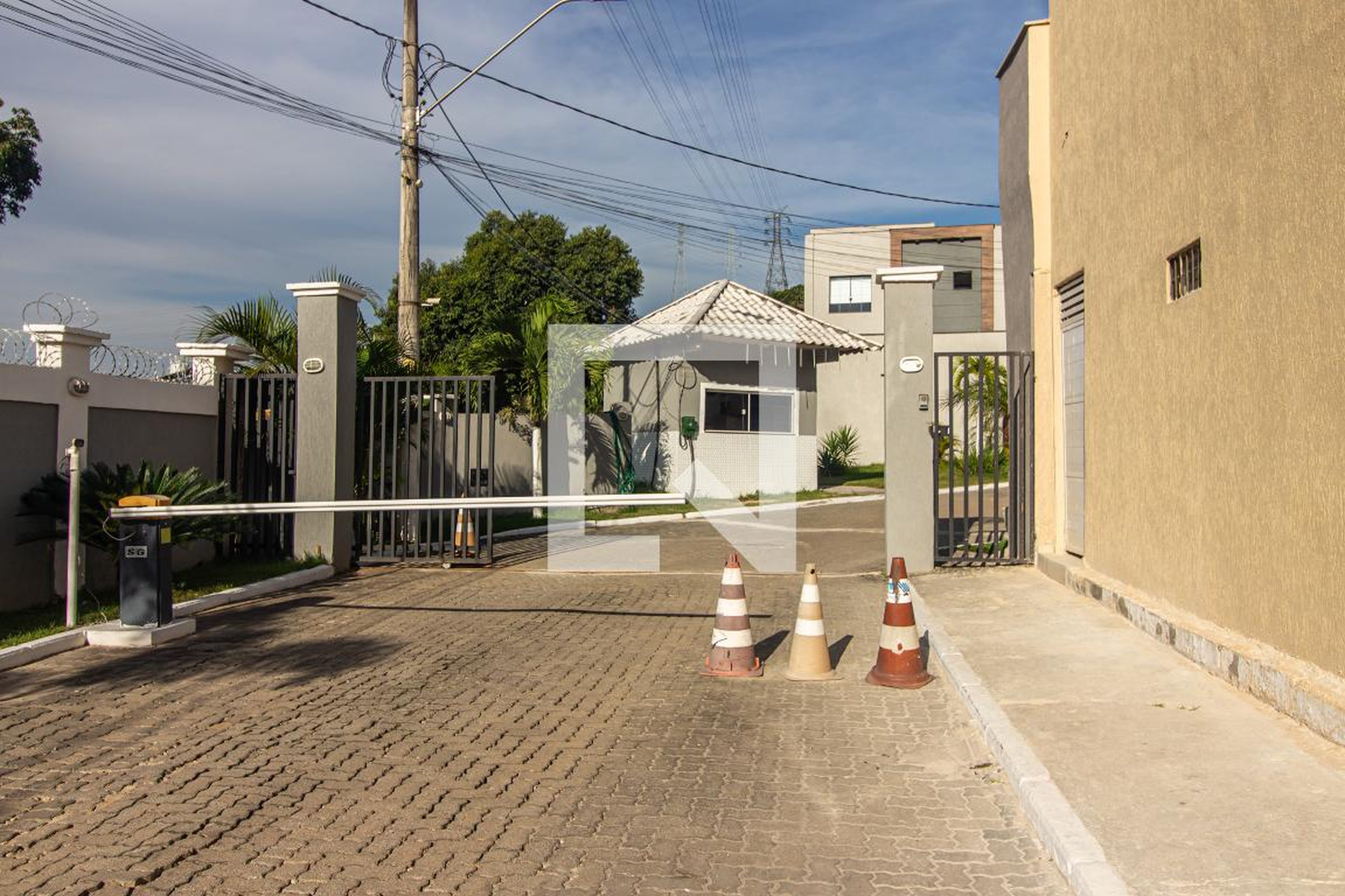 Fachada do condomínio Condomínio Sol do Mendanha