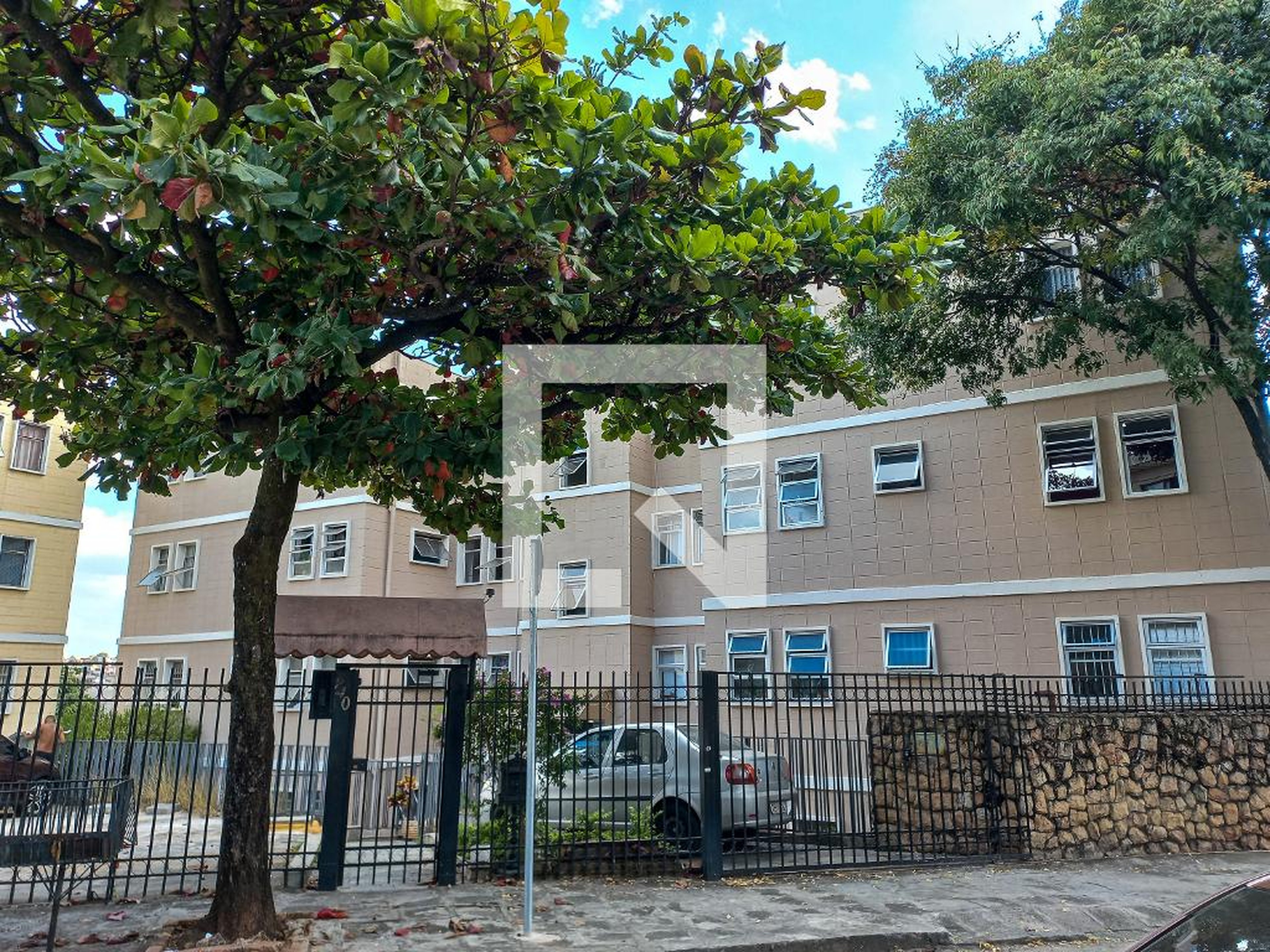 Fachada Condomínio em Rua Engenheiro Correia, 240