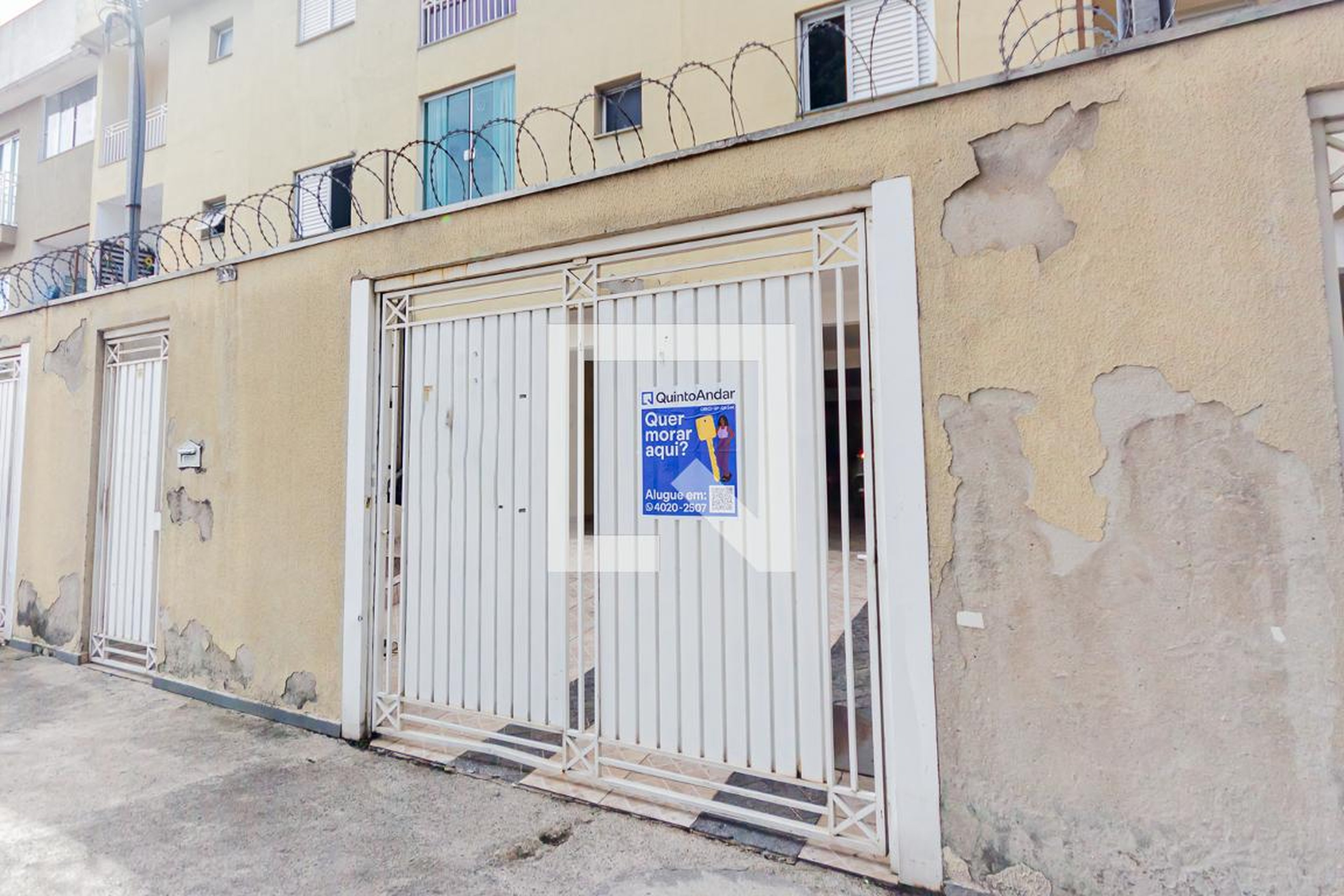 Fachada Condomínio em Rua Cáucaso, 85