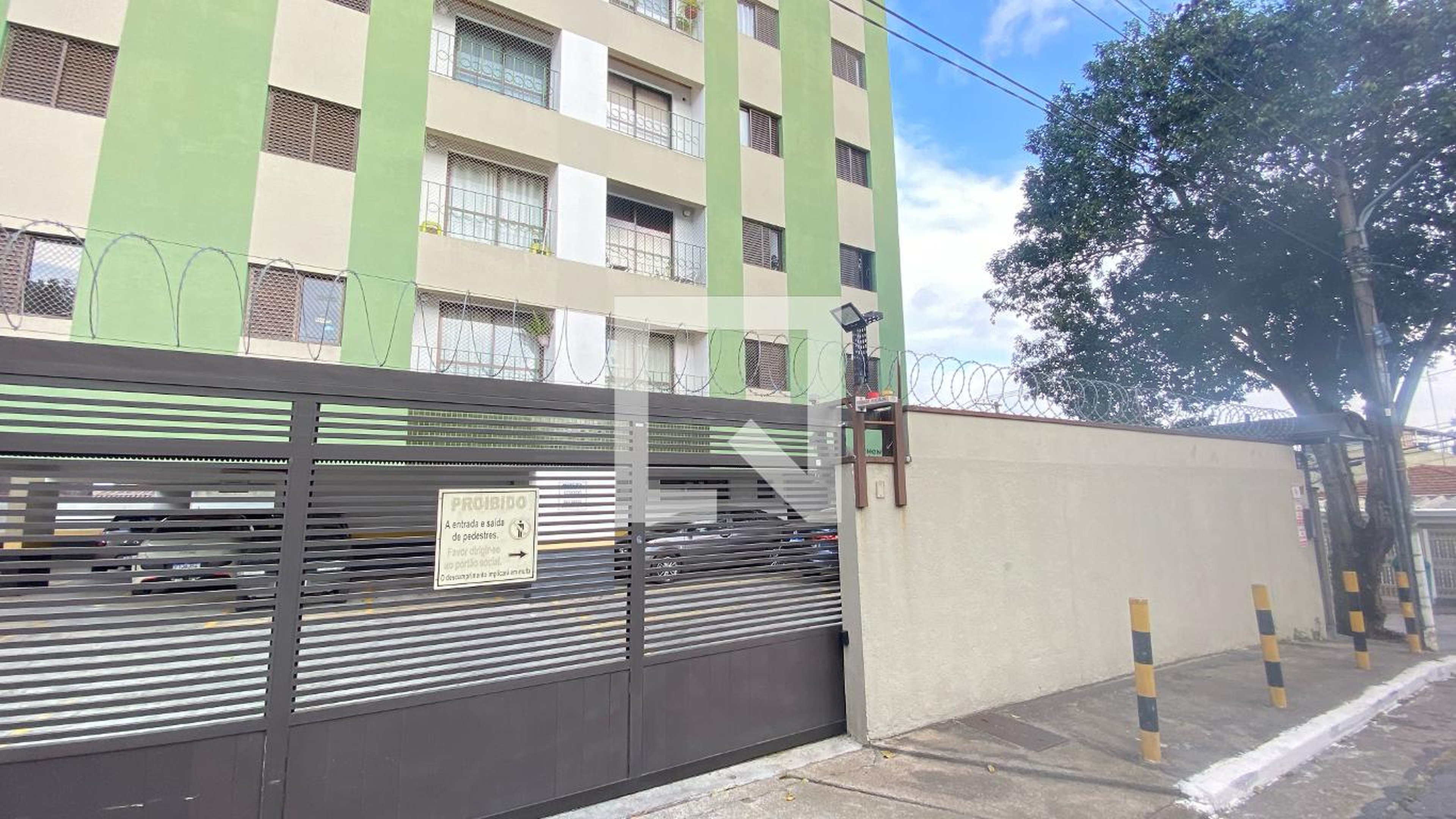 Fachada do Prédio Condomínio em Rua Roberto Duarte Ribas, 96