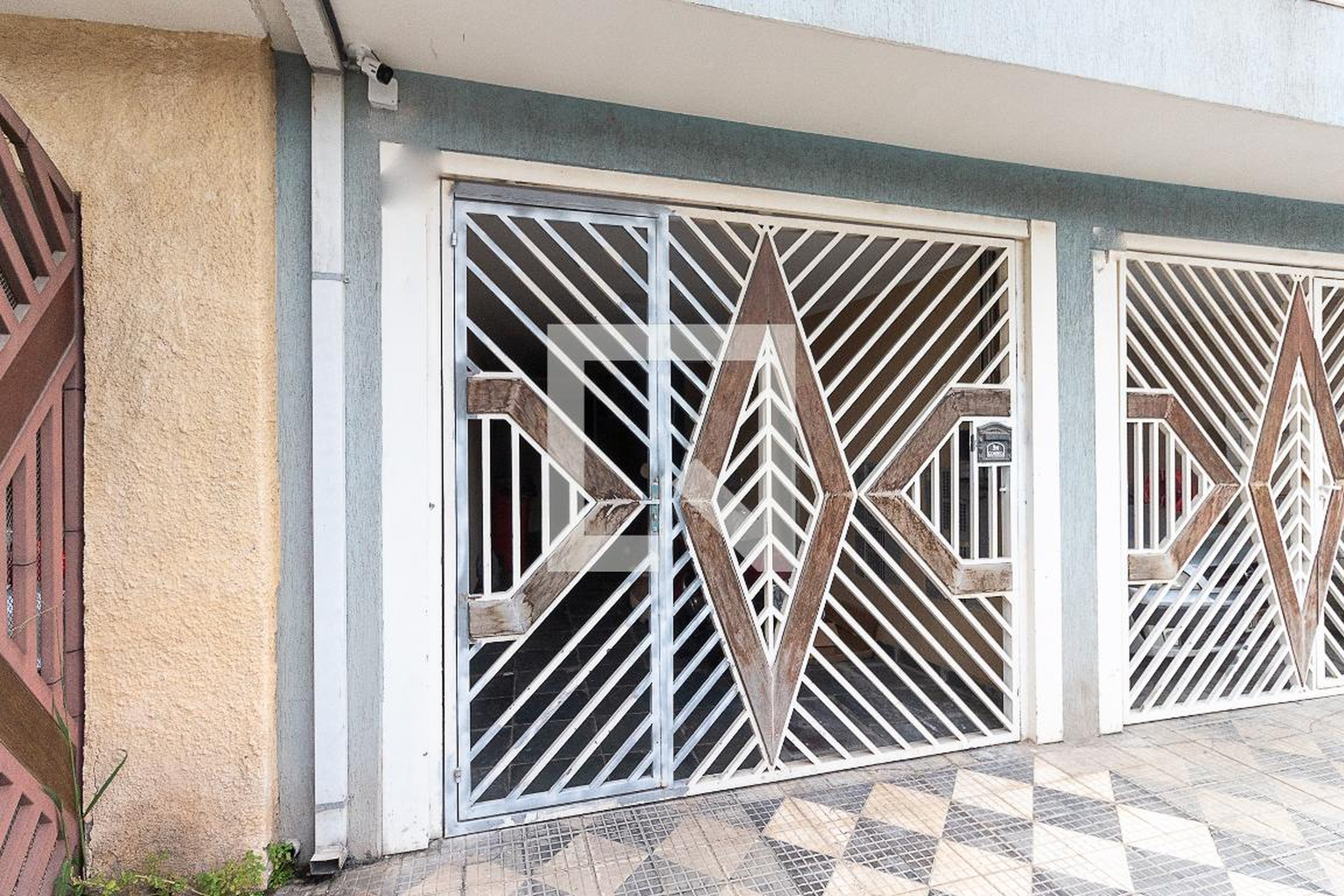 Fachada Condomínio em Rua Carlos Barbosa, 370