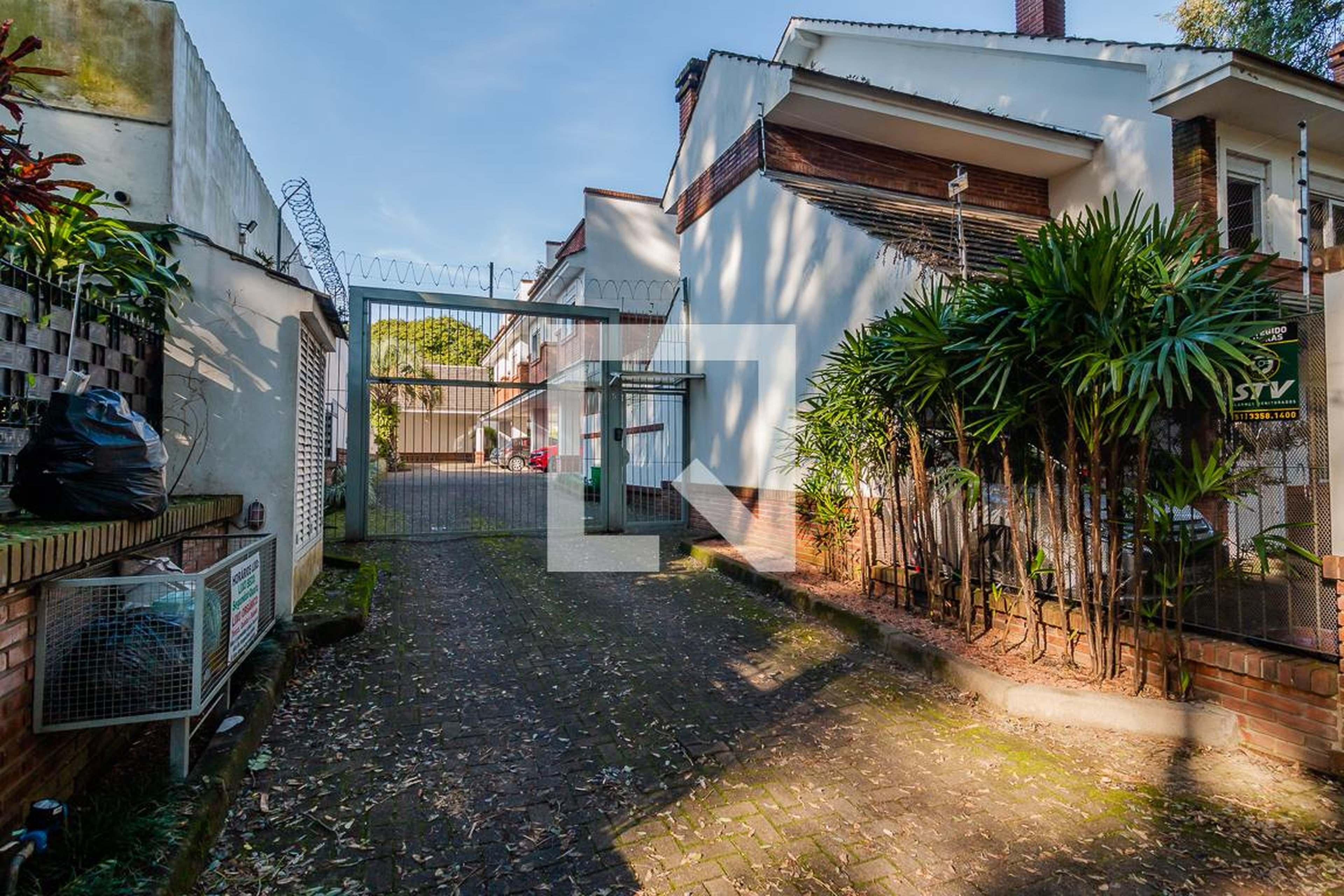 Fachada Condomínio em Rua João Mendes Ouriques, 445