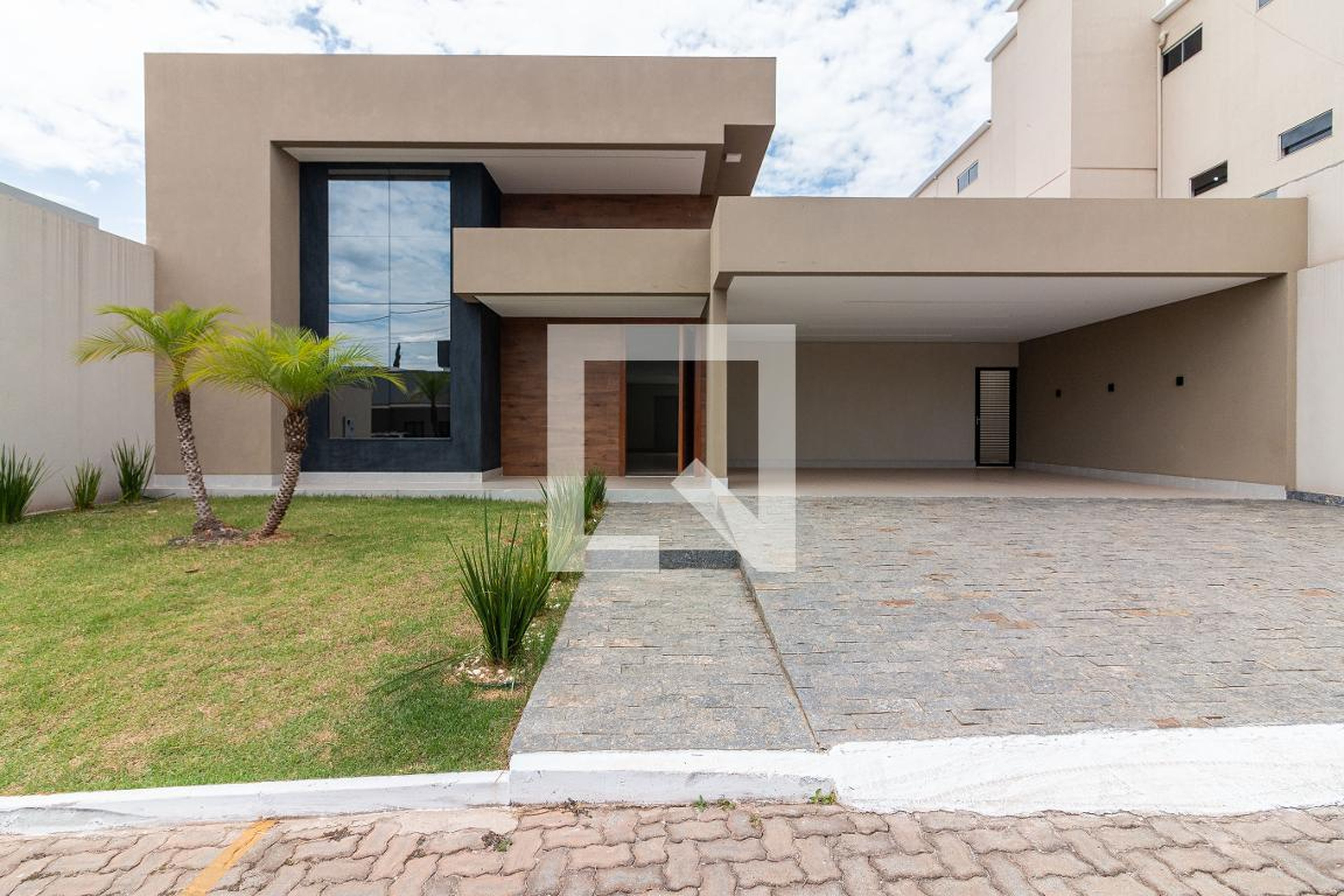 Fachada Condomínio em Rua 17, 17