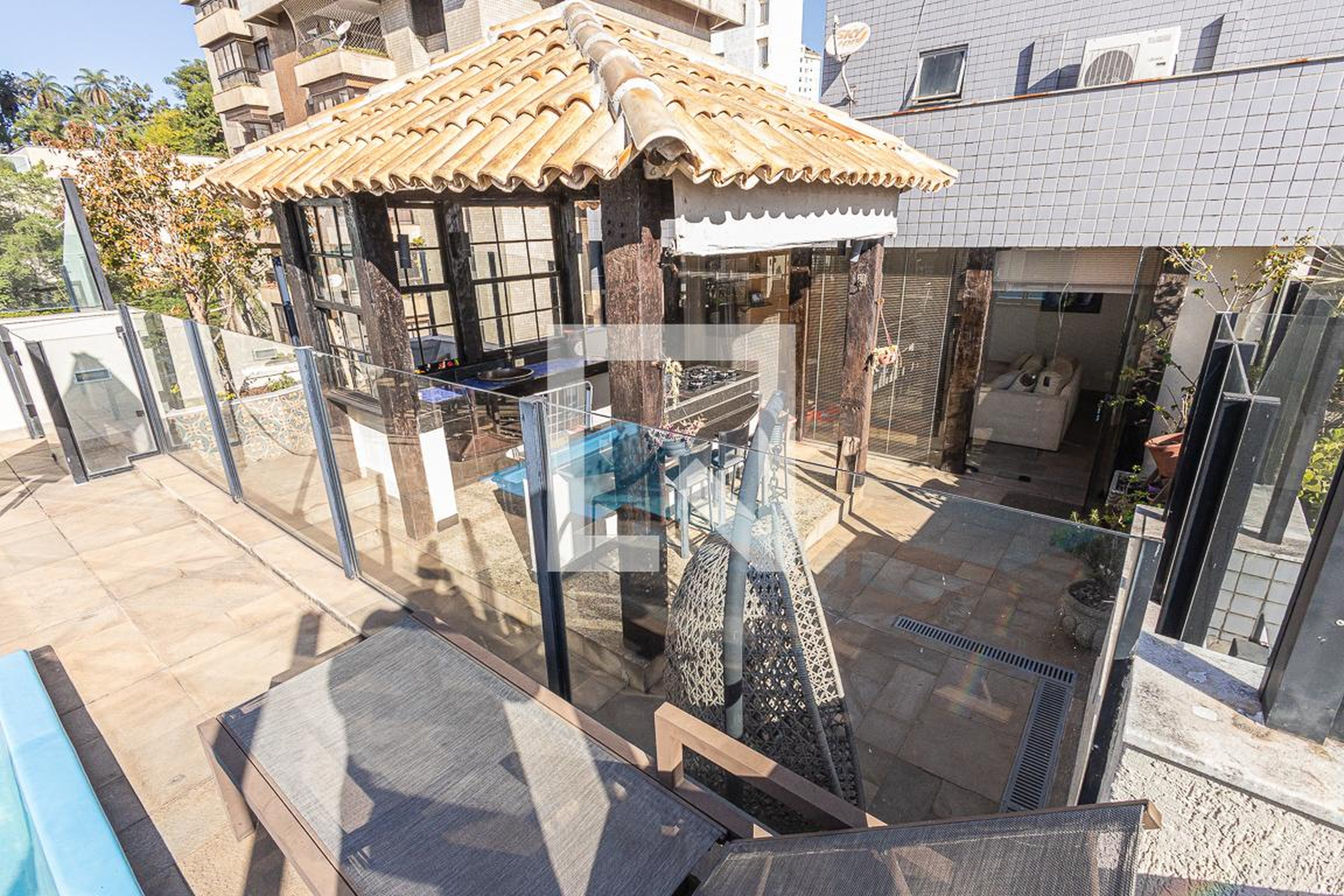 Piscina - Ângela Diniz