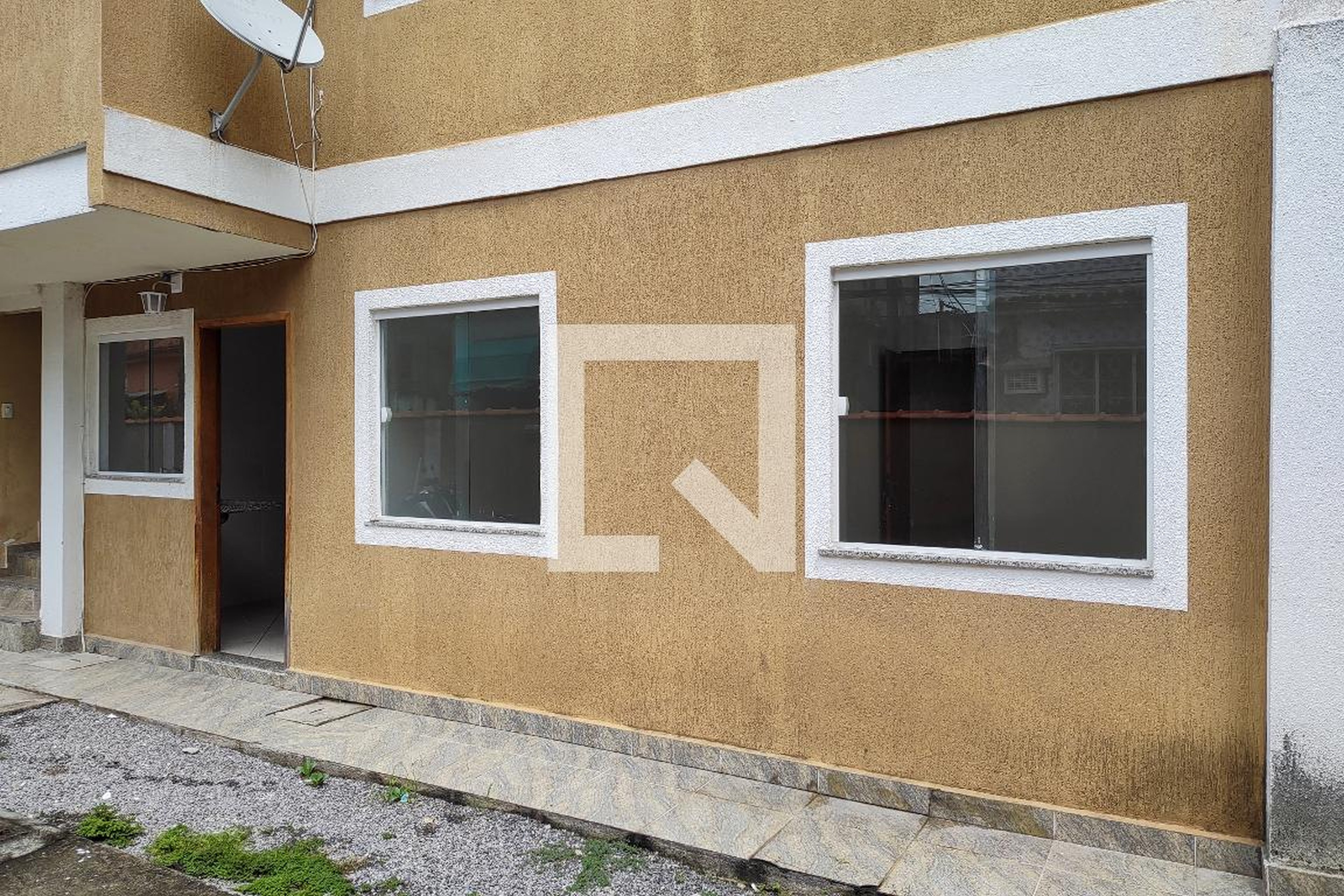 Fachada Condomínio em Rua Jaime de Figueiredo, 41