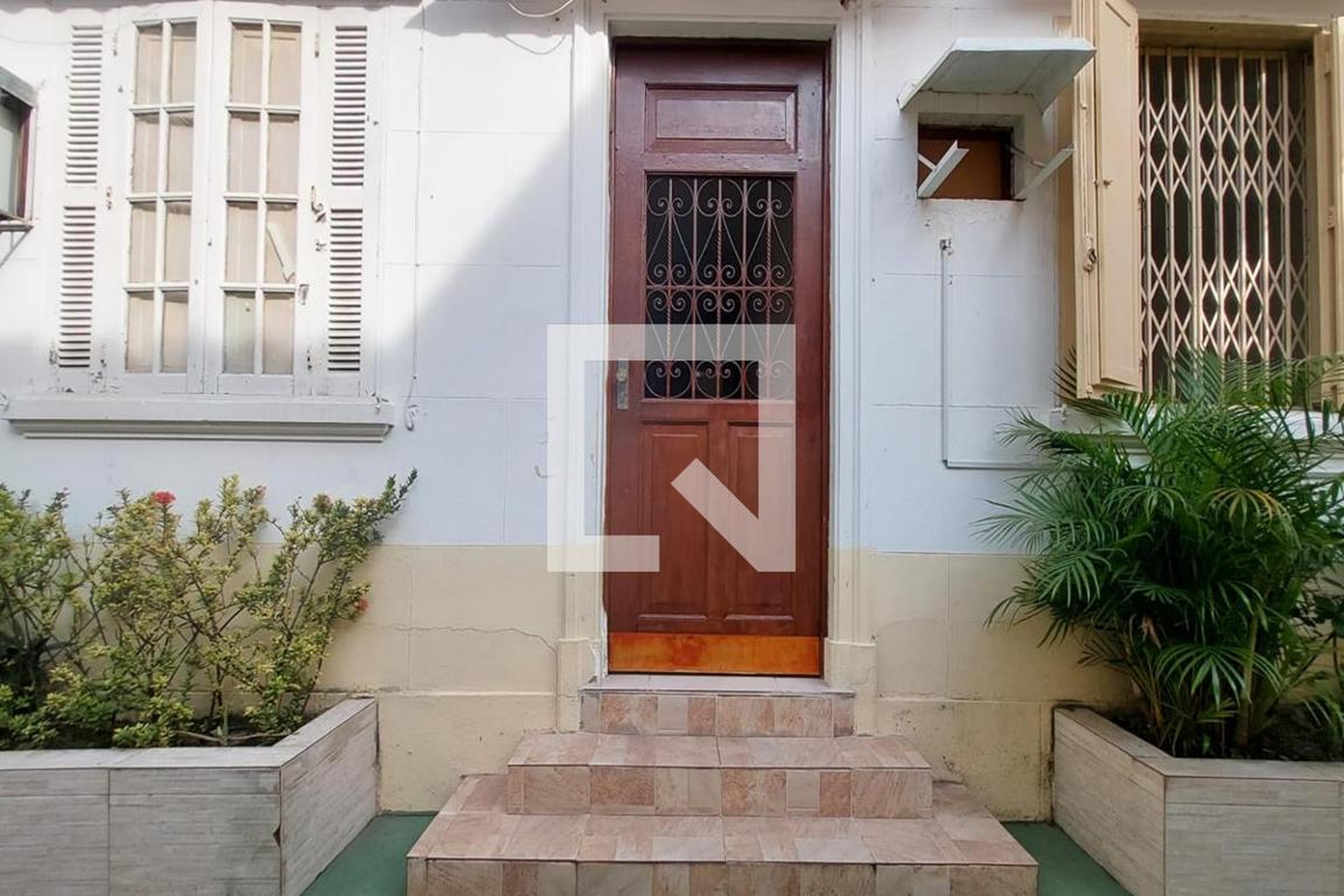 Fachada Condomínio em Rua Dona Claudina, 86