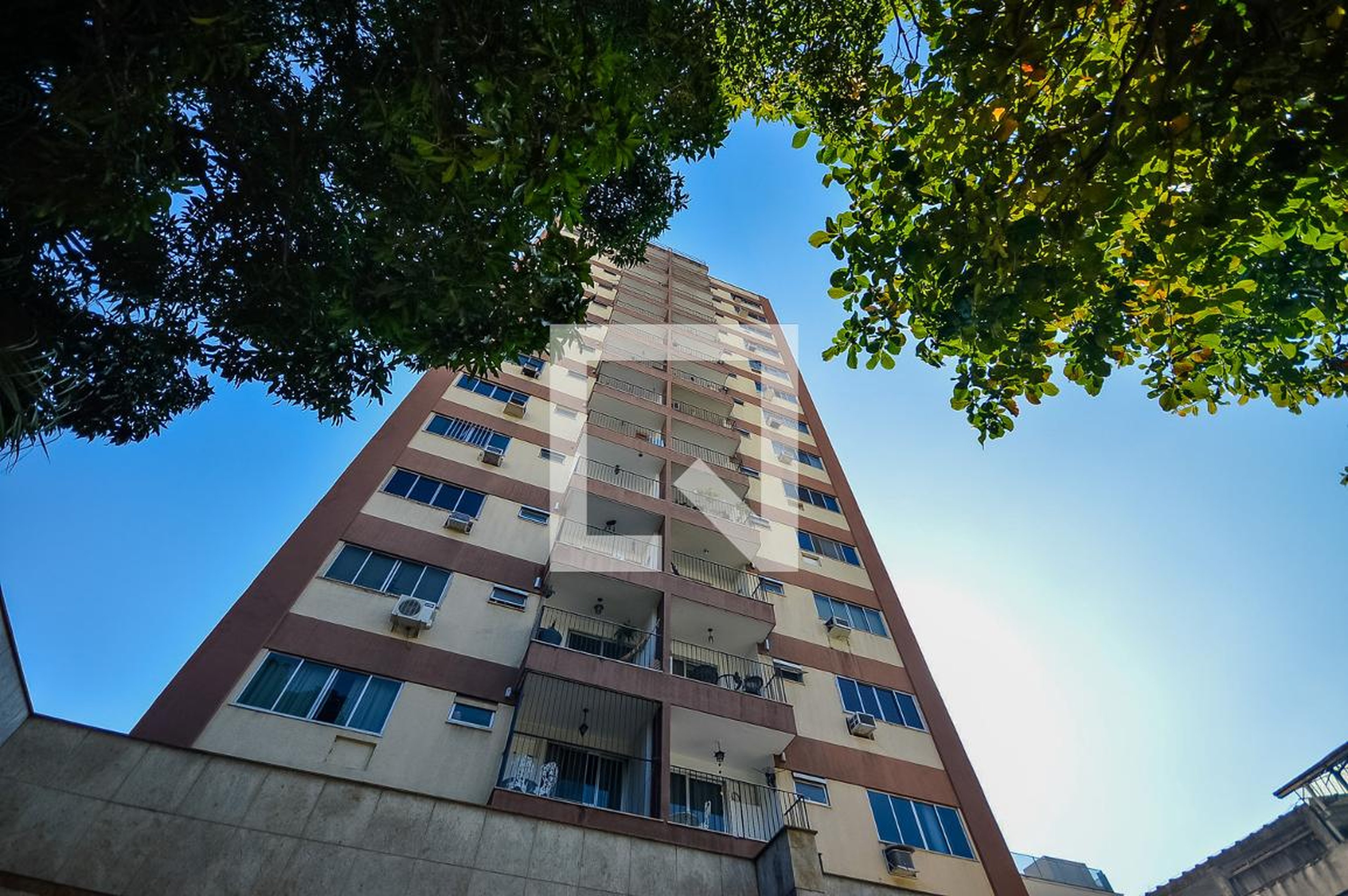 Fachada Condomínio em Rua Teodoro da Silva, 542