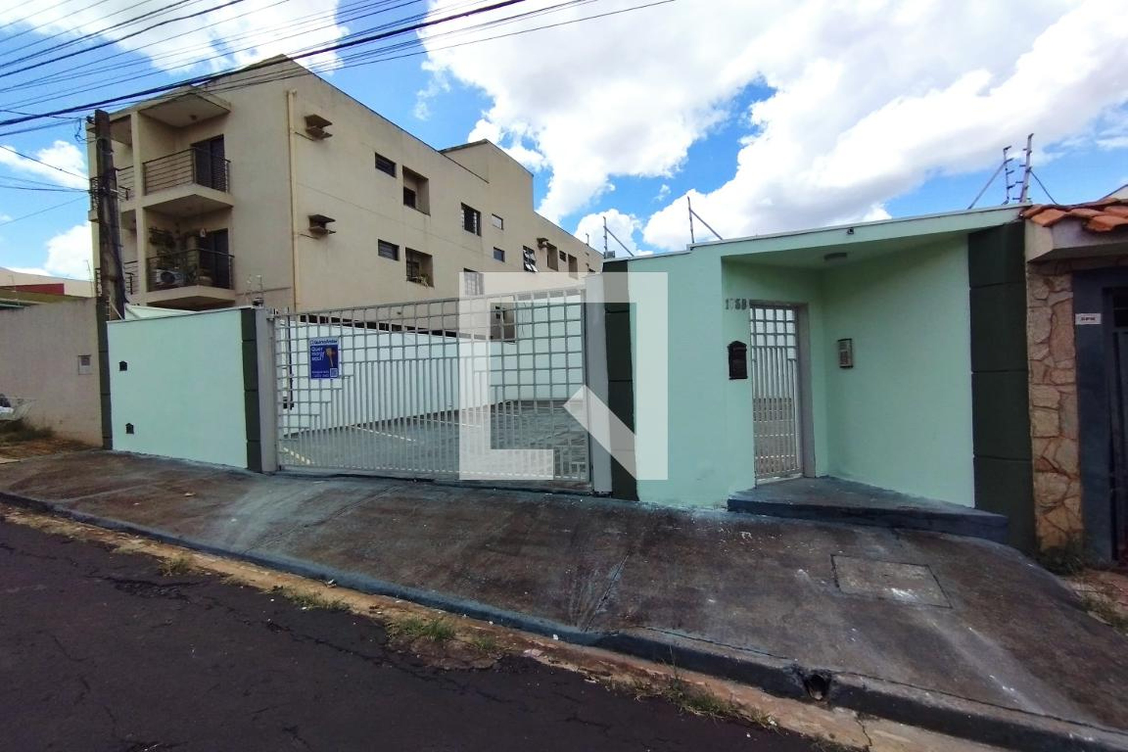 Fachada Condomínio em Rua Capitão Pereira Lago, 1538