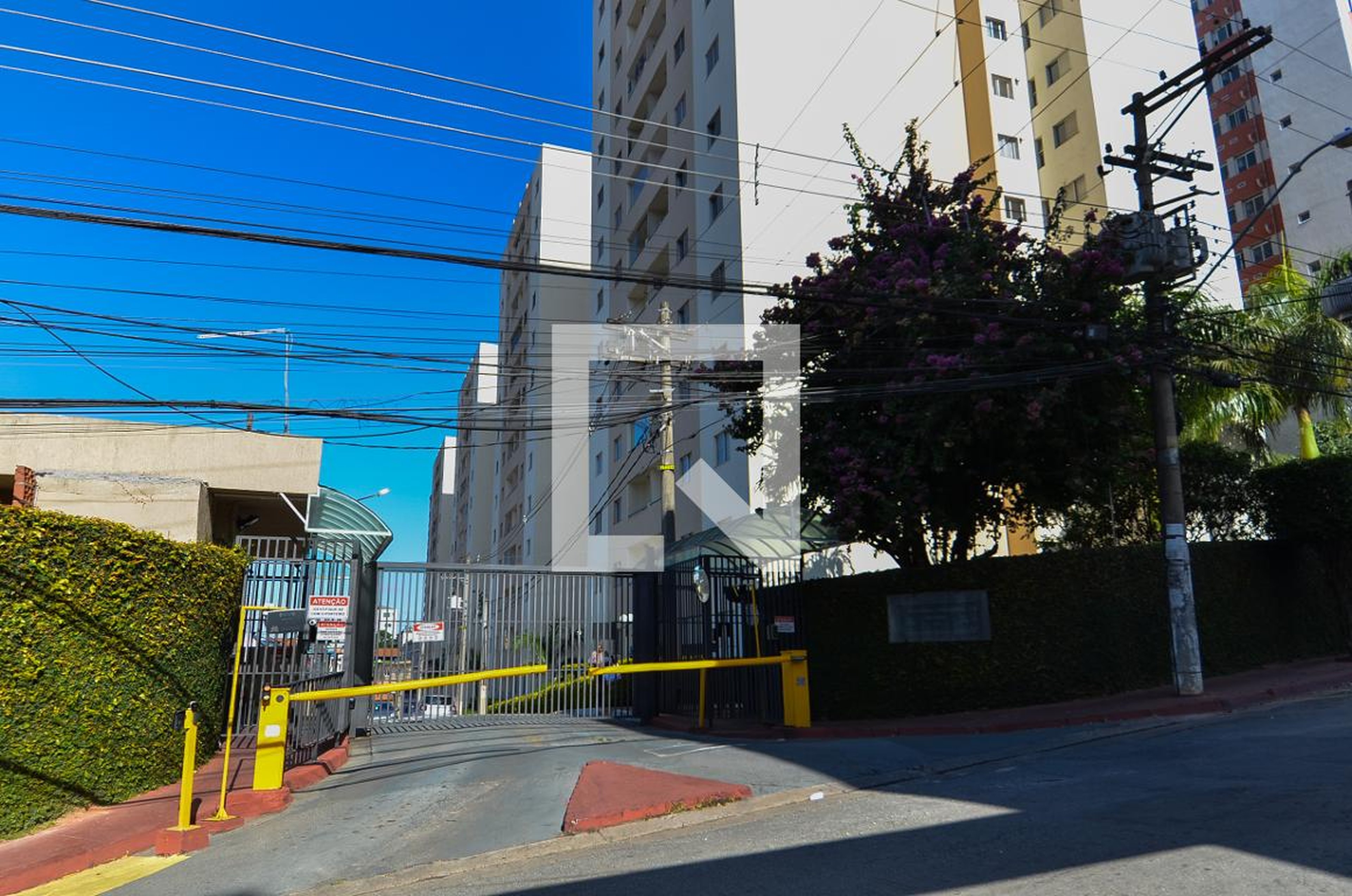 Fachada do Condomínio Condomínio em Rua Antonieta, 357