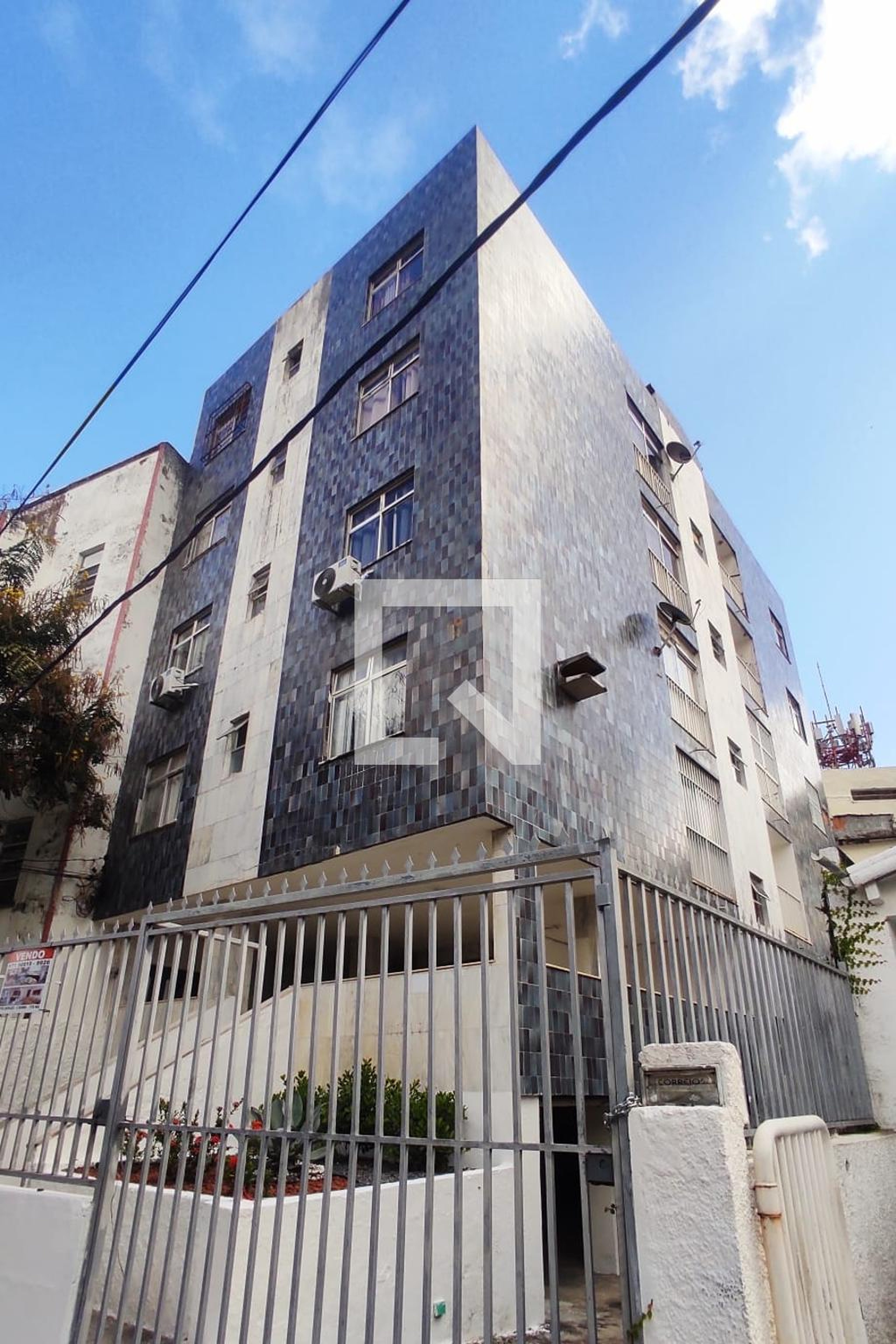 Fachada Condomínio em Rua Urbino de Águiar, 98