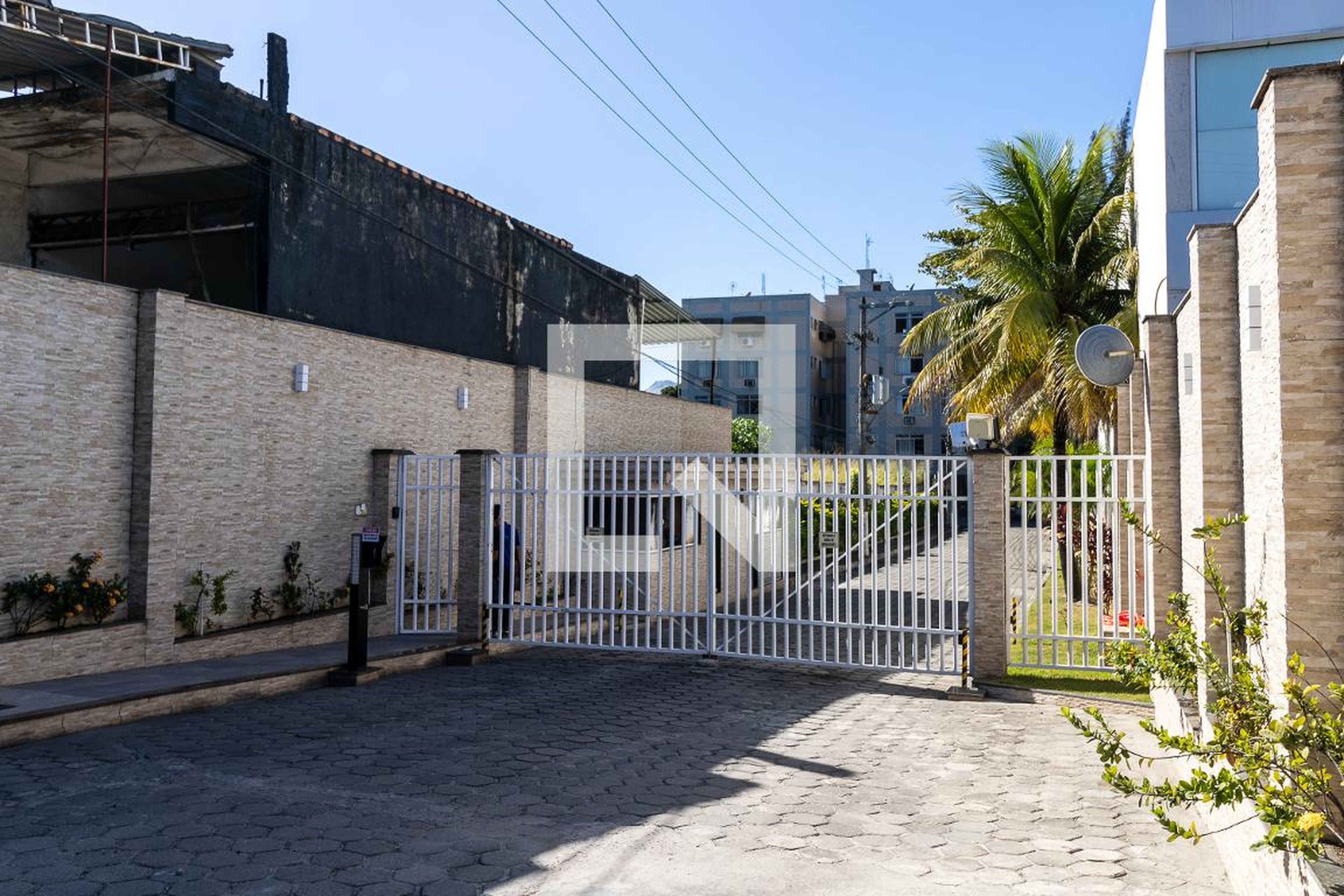 Fachada do Condomínio Condomínio Village do Moinho