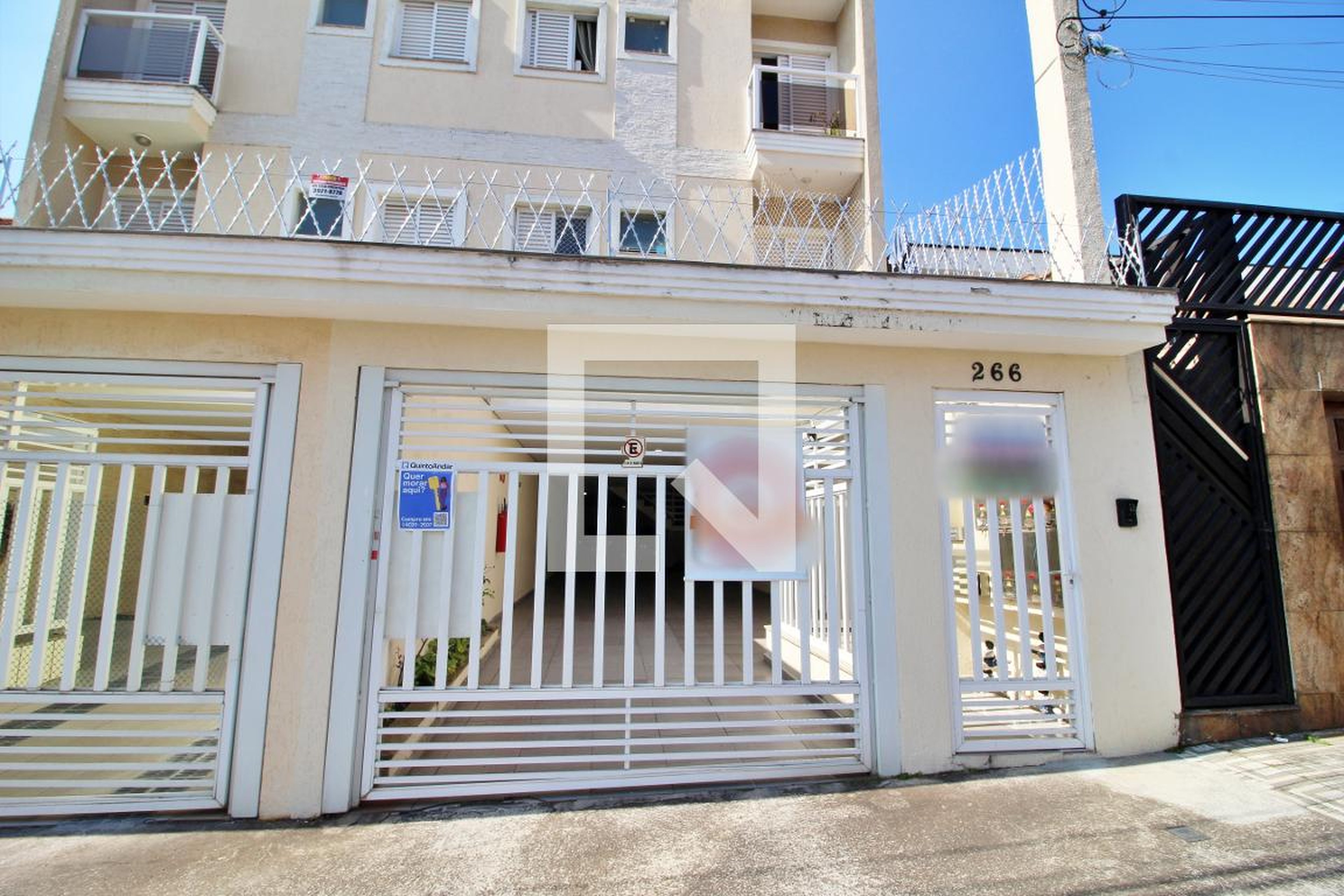 Fachada Condomínio em Rua Laureano, 266