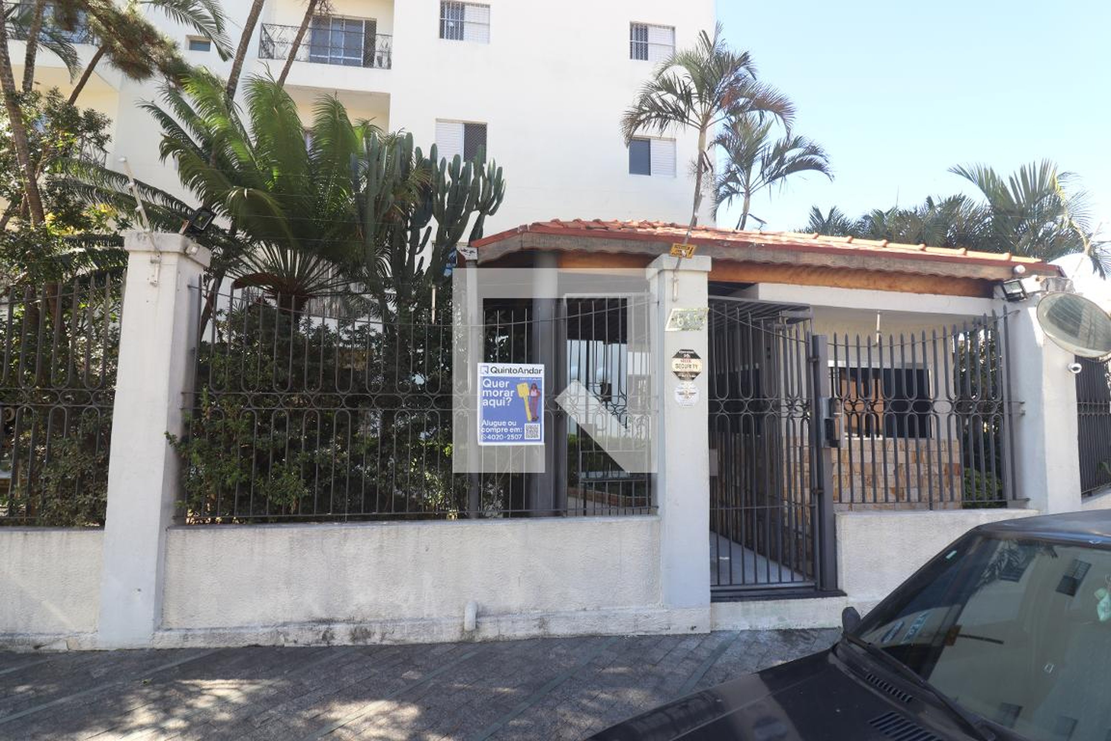 Fachada do condomínio Edifício Moni