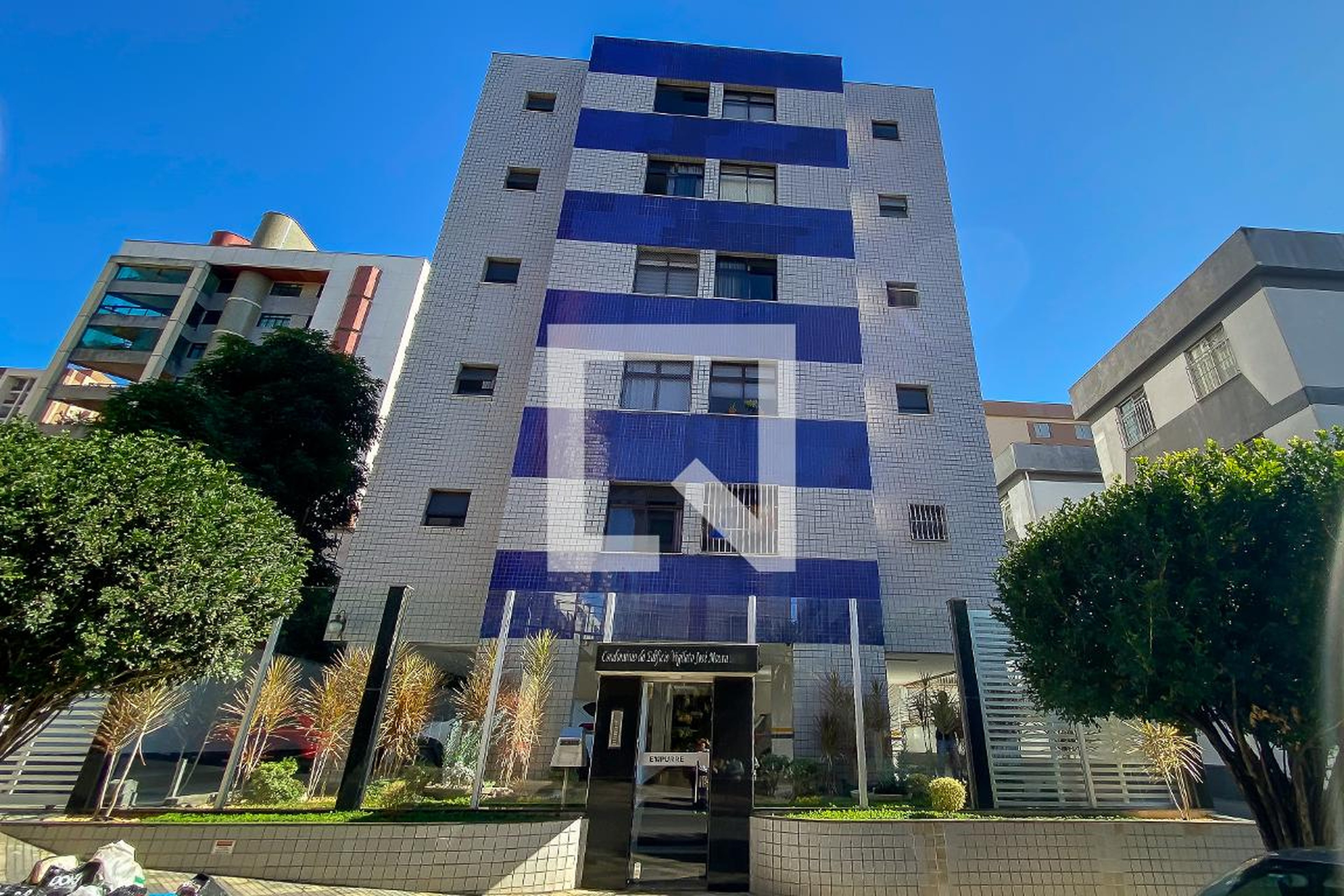 Fachada Condomínio em Rua Dom Joaquim Silvério, 448