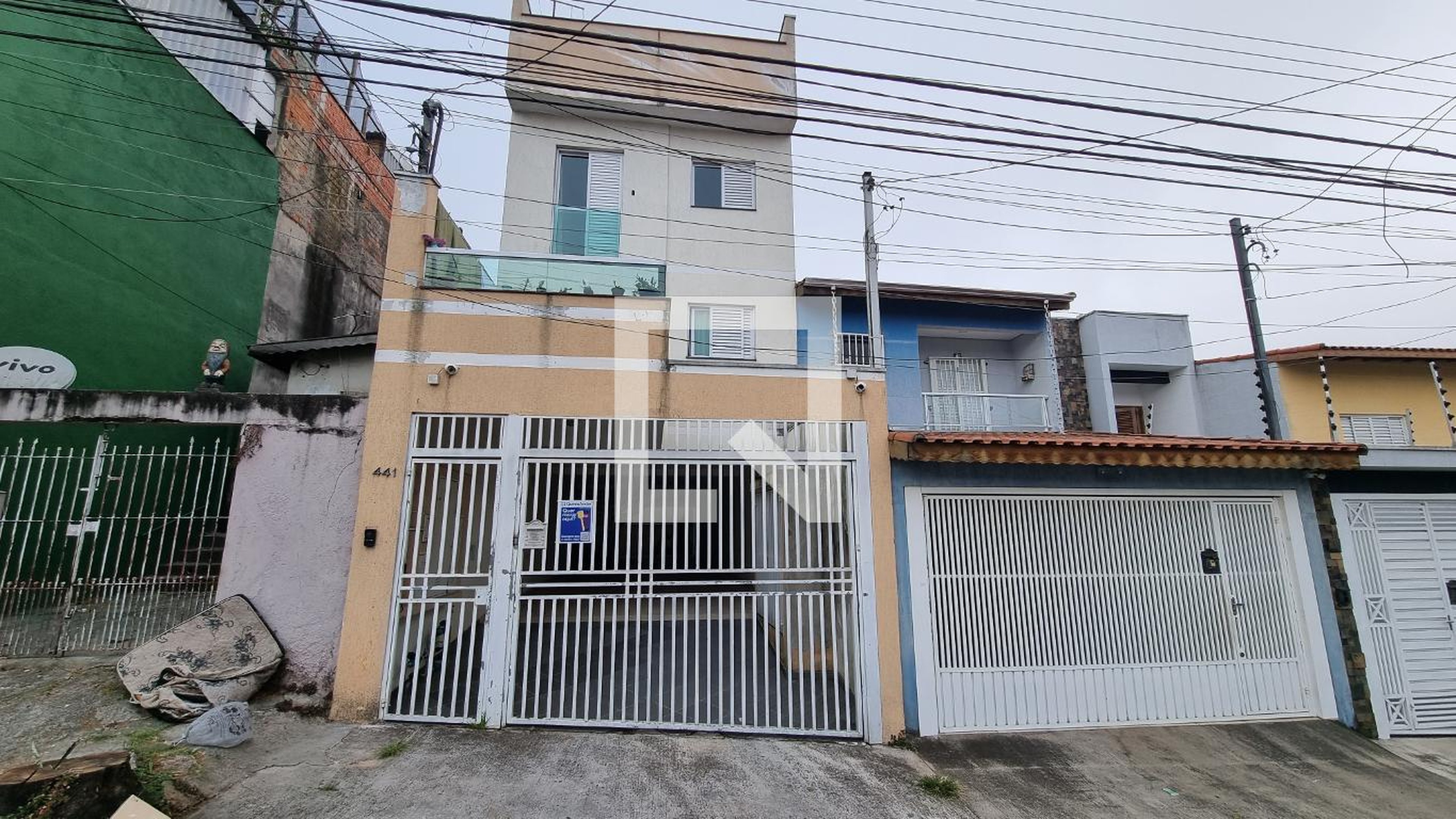 Fachada Condomínio em Rua Francisco Ferreira, 441