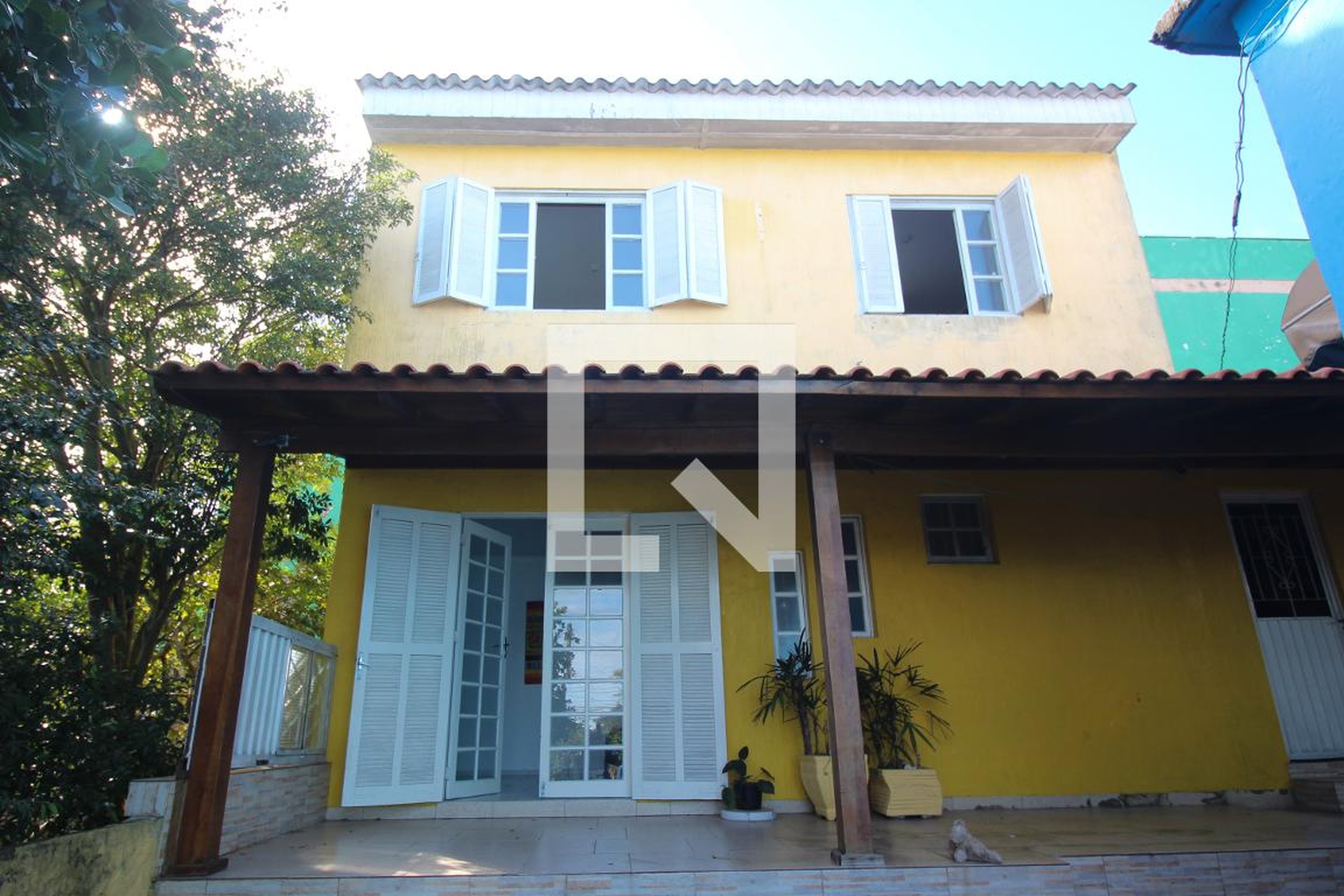 Fachada Condomínio em Rua Dona Malvina, 1002