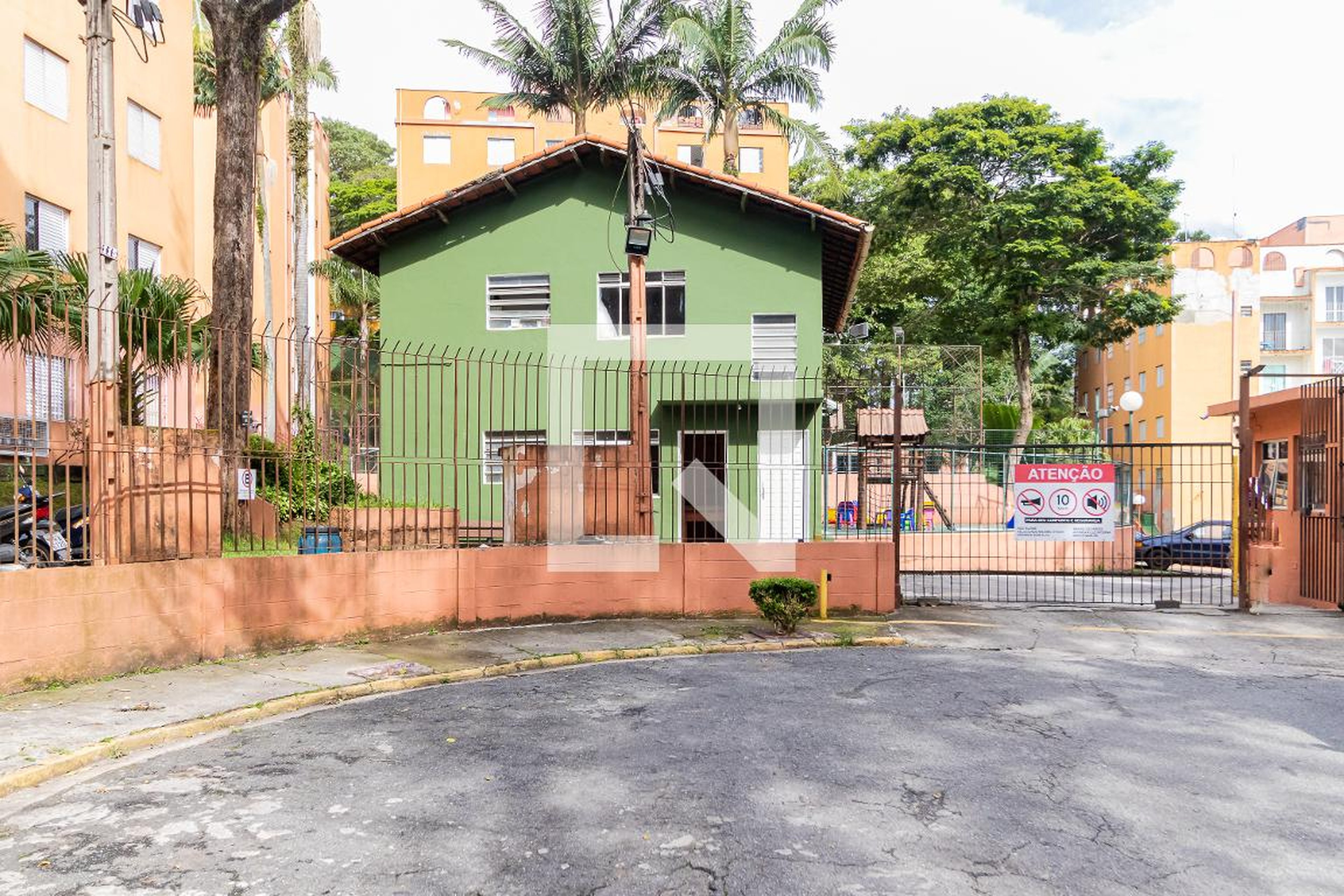 Fachada do Condomínio Edifício Bosque Araucárias