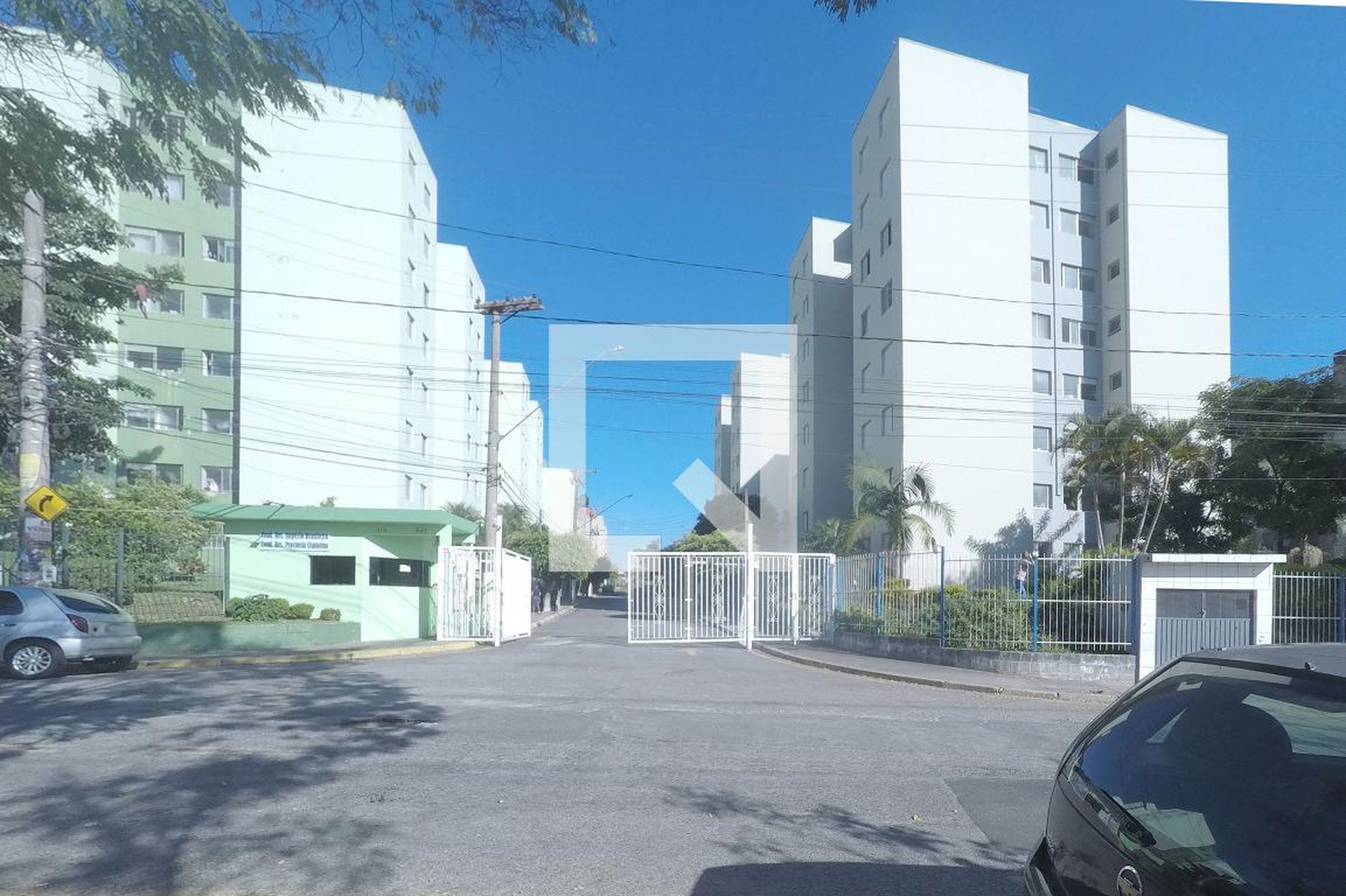 Fachada Condomínio em Rua Valdemar Celestino da Silva, 711