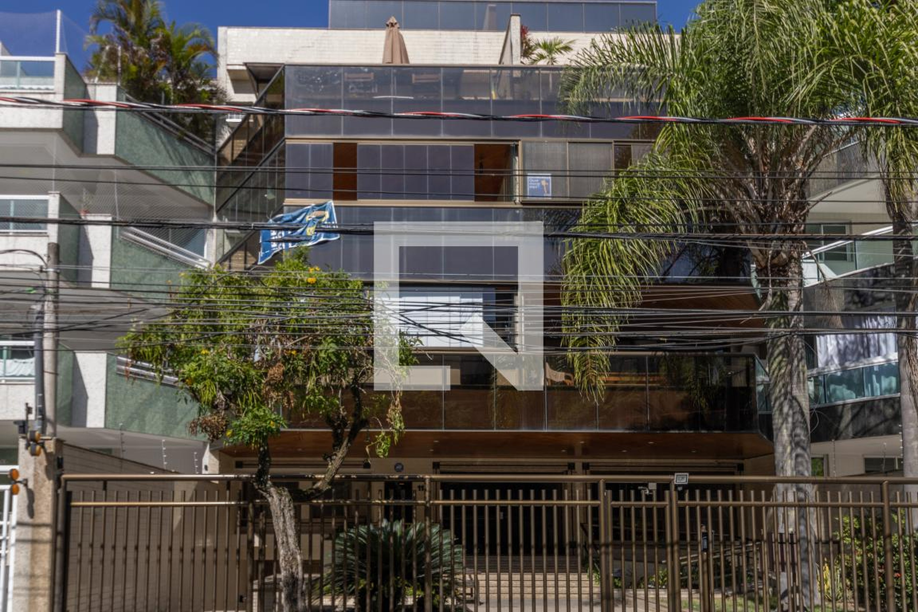 Fachada Condomínio em Rua Demóstenes Madureira de Pinho, 113