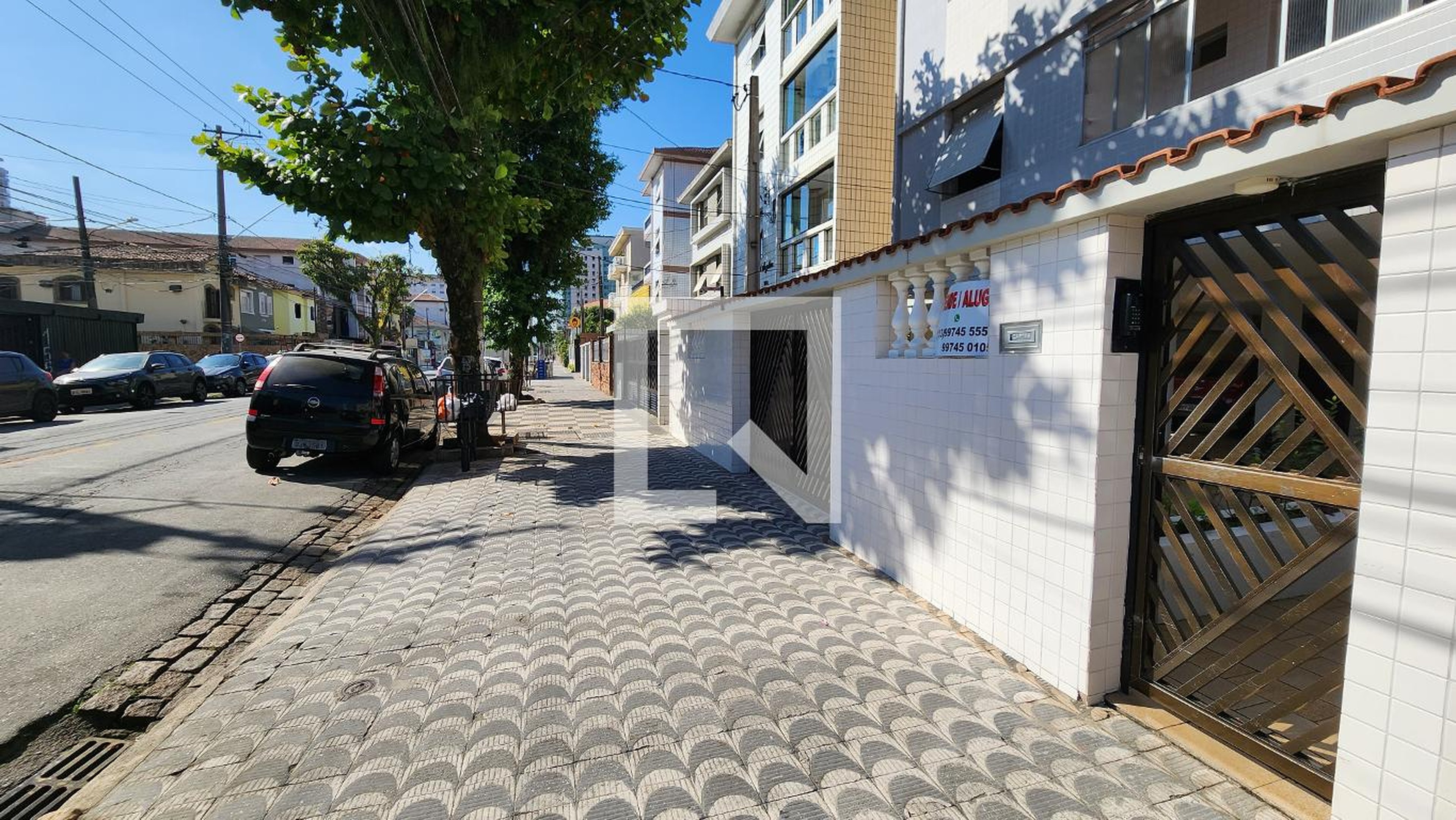 Fachada Condomínio em Rua Oswaldo Cochrane, 142