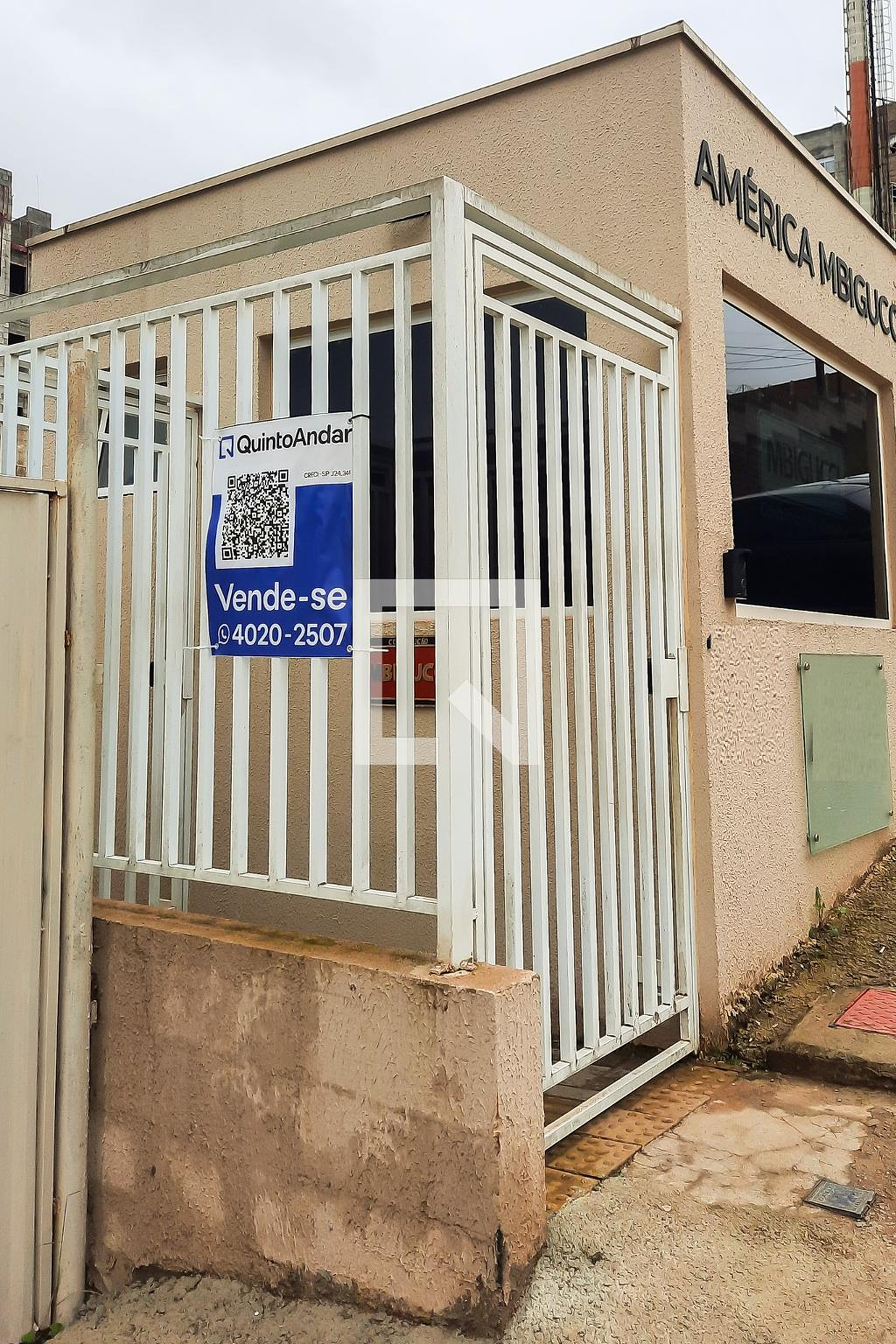 Fachada do Condomínio Condomínio em Estrada Particular Eiji Kikuti, 1312