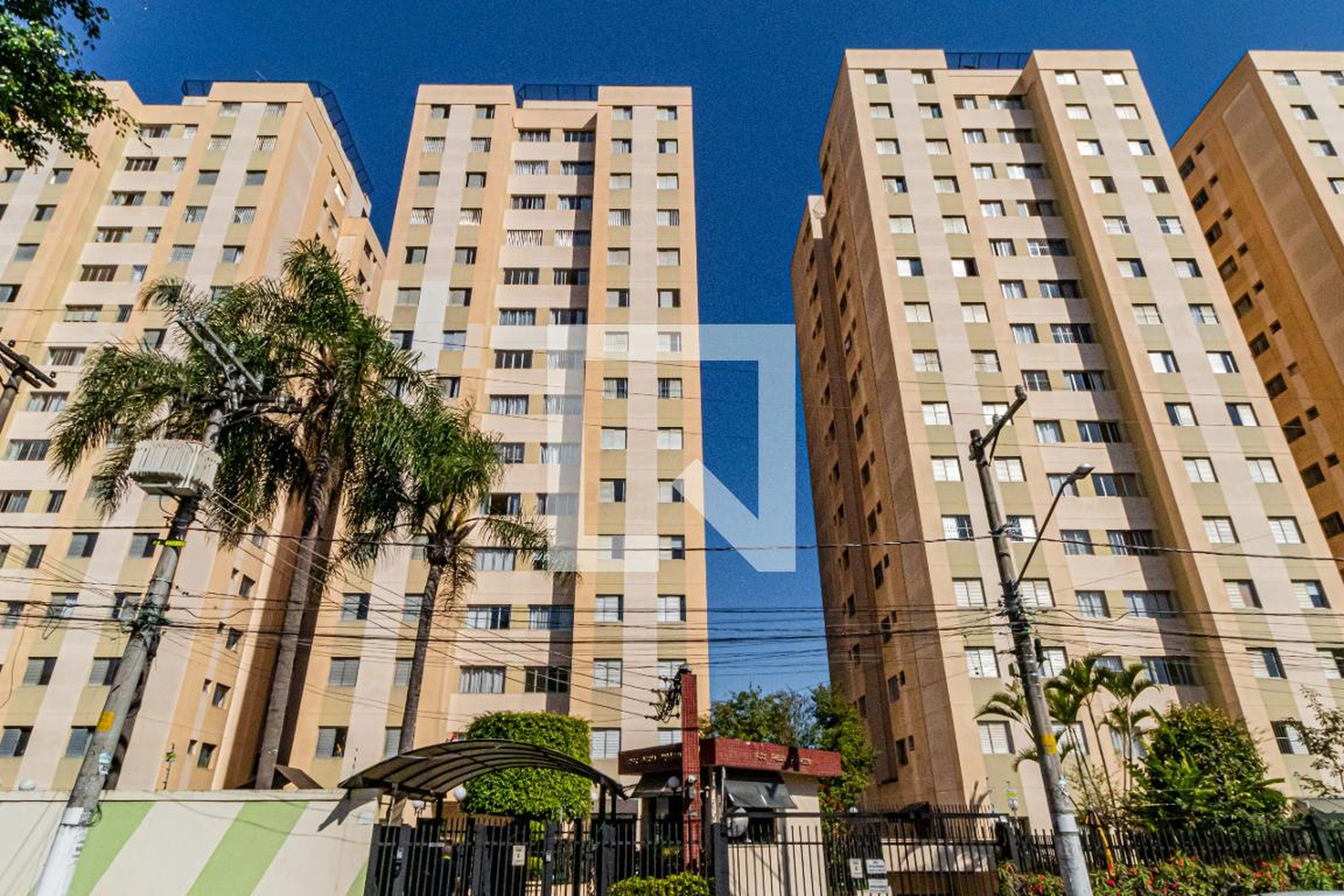 Fachada Condomínio em Rua Ester Samara, 111