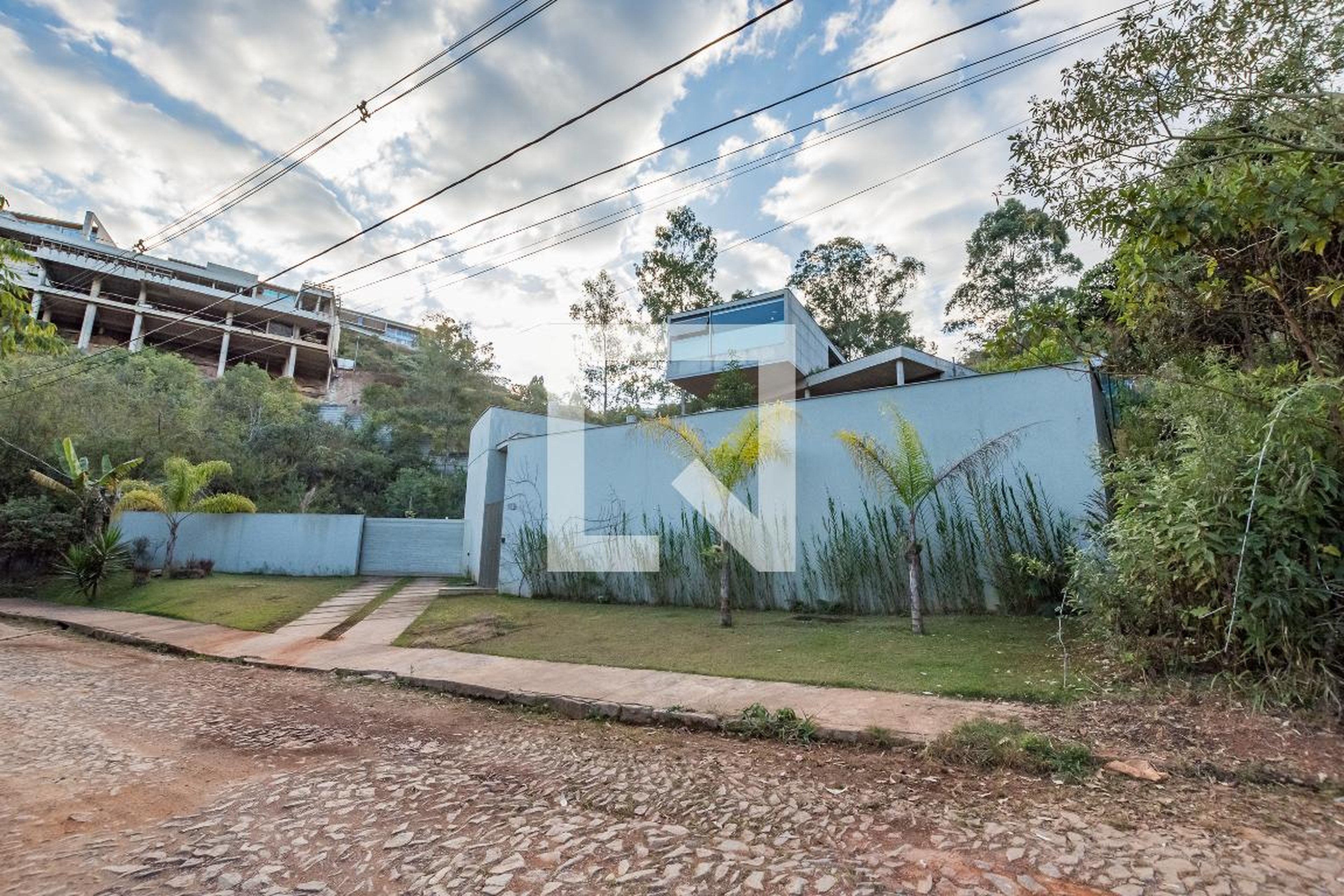 Fachada Condomínio em Alameda Conde dos Arcos, 178